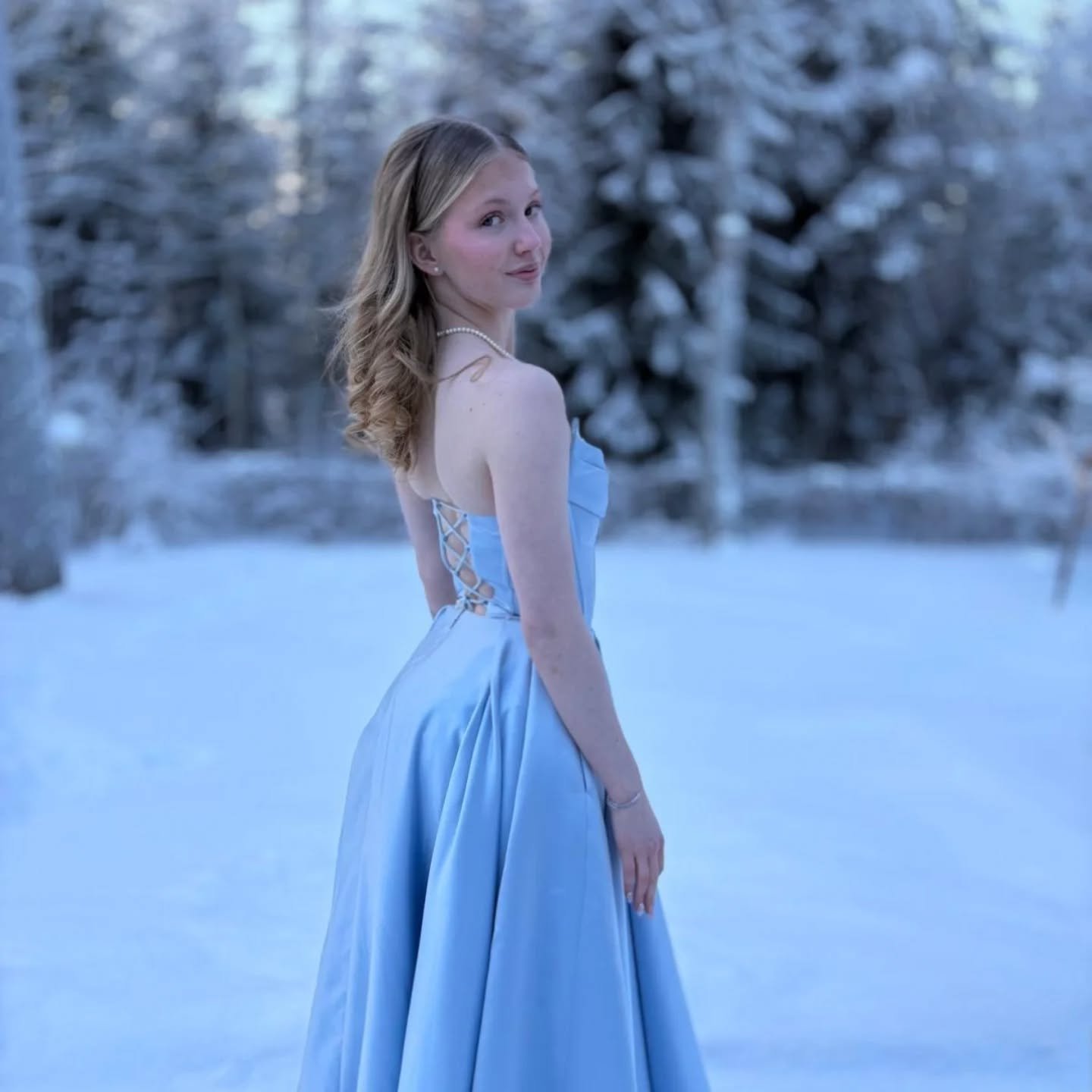 Hakasirkusaktiivit, upeat kaunottaret @hertta_liisa ja @emilia.kuri Wanhojenp&auml;iv&auml;n&auml;! 

Onnea Wanhoille!

Ja abeille tsemppi&auml; lukemiseen! 🤩

#wanhat #hakasirkusaktiivit #hakasirkus #wanhat2026