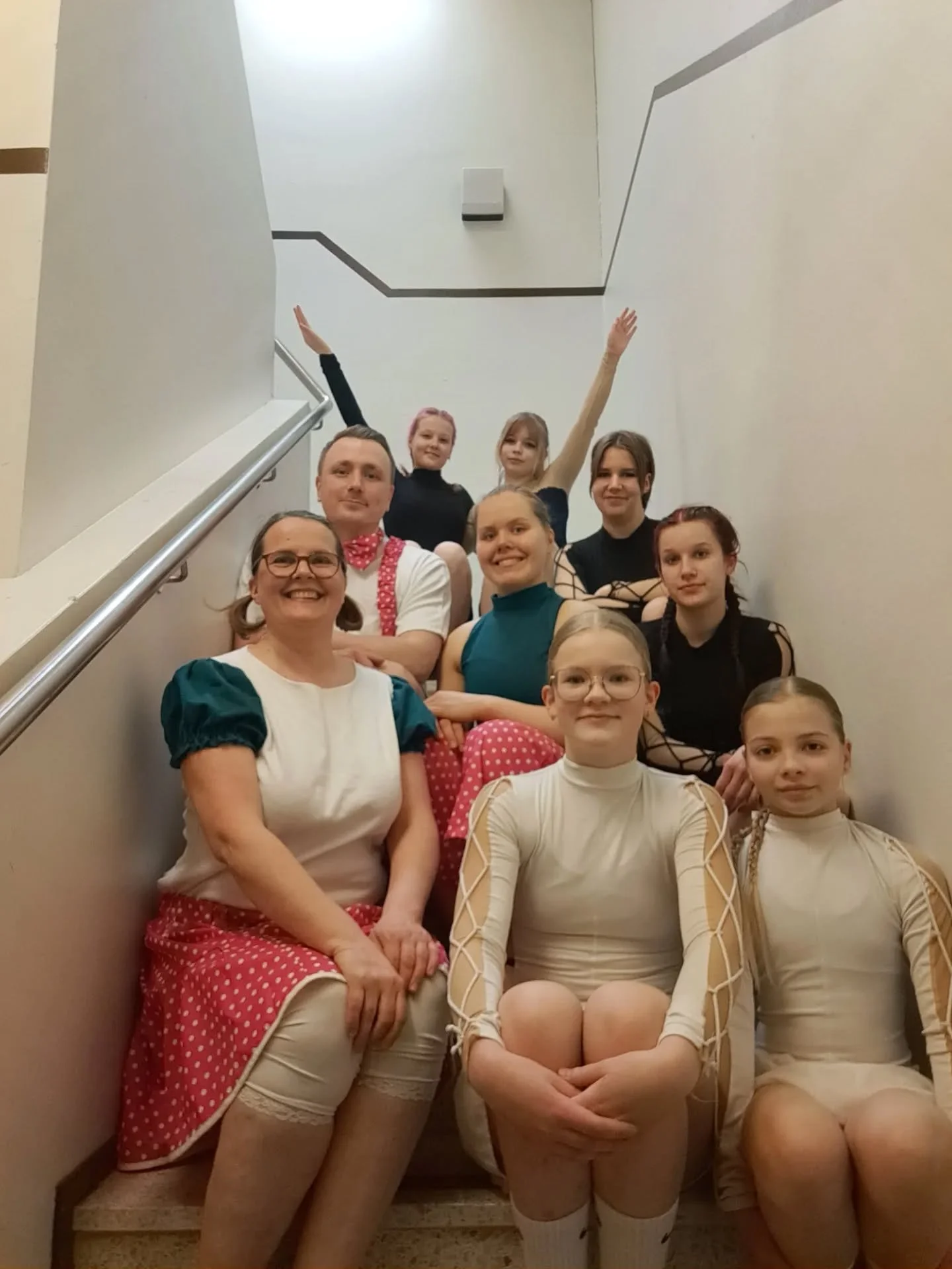 Seurakunnan 4-vuotiaiden syntt&auml;reill&auml; esiintyiv&auml;t t&auml;n&auml;&auml;n 

-Pihla ja Enni
-Smaragdit
-Jongleeraus -Kootut selitykset 
-Notkeusduo

Kiitos kivoista juhlista @lystinlauma 

#Showtime #Hakasirkus #hyvink&auml;&auml; #akroba