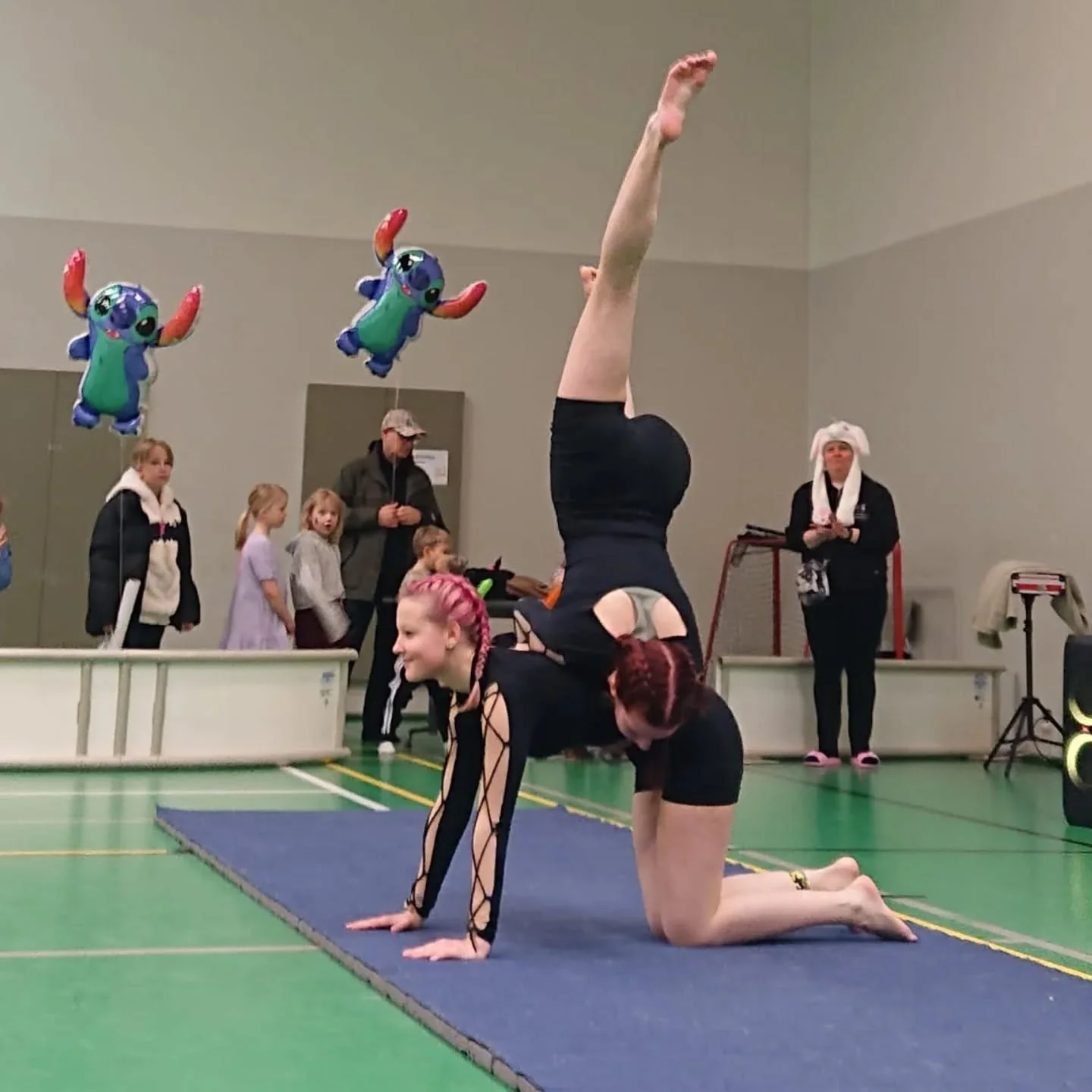 Vappu Hubailussa Hiki&auml;n koululla esiintyiv&auml;t t&auml;n&auml;&auml;n Hakasirkukselta:

-Sara ja Ronja
-Pihla ja Enni
-Pihla, Enni, Iisa ja Friida
-Sanni ja Iida

Kiitos yhteisty&ouml;st&auml; Eskon koulun vanhempainyhdistys!

#showtime #keika