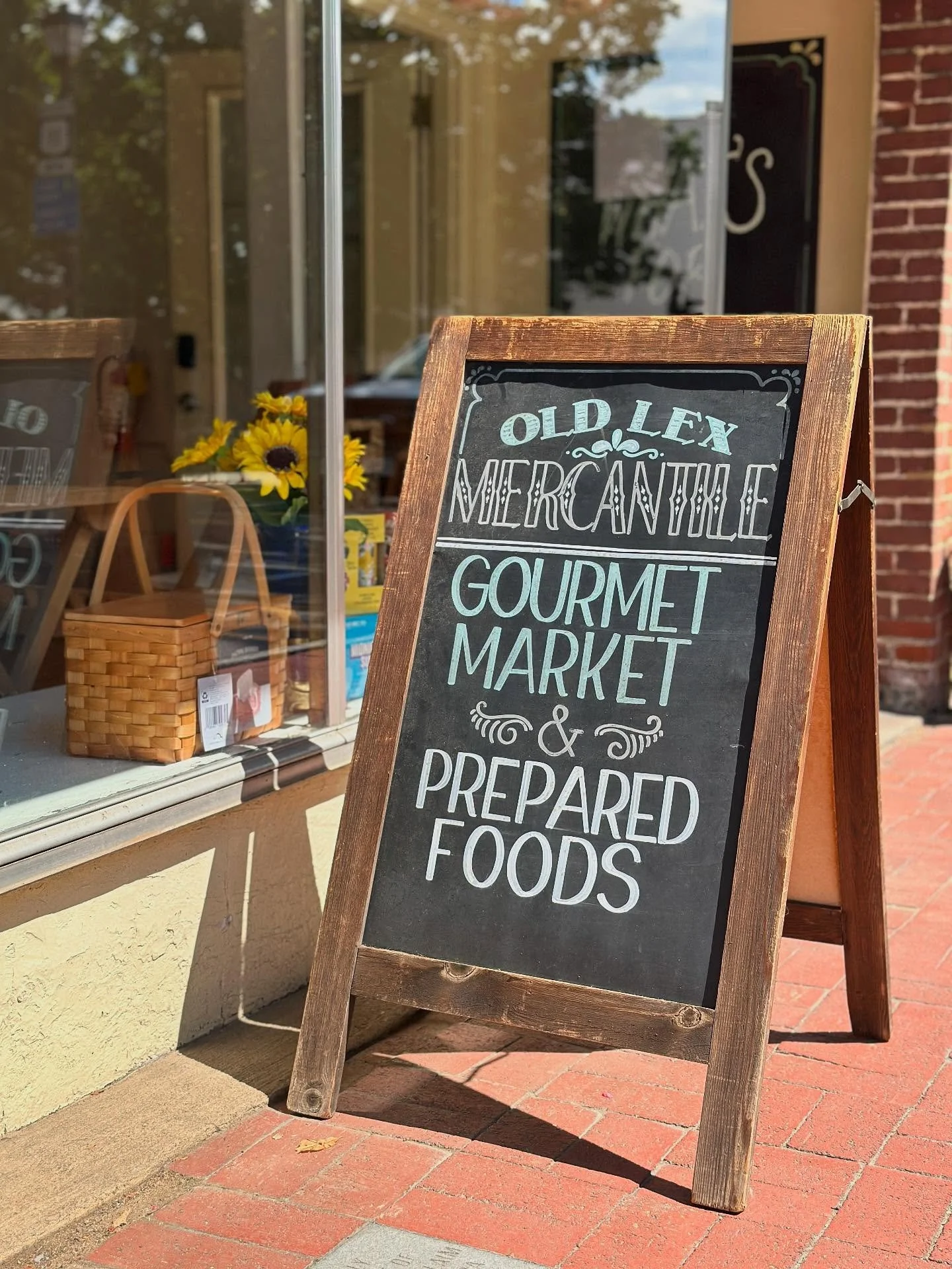 Some of you have been asking about where you can purchase our honey! I am excited to announce that you can now find our honey at @thelexingtonmercantile !! 

The Lexington Mercantile is a wonderful, locally owned store that you can find some amazing 