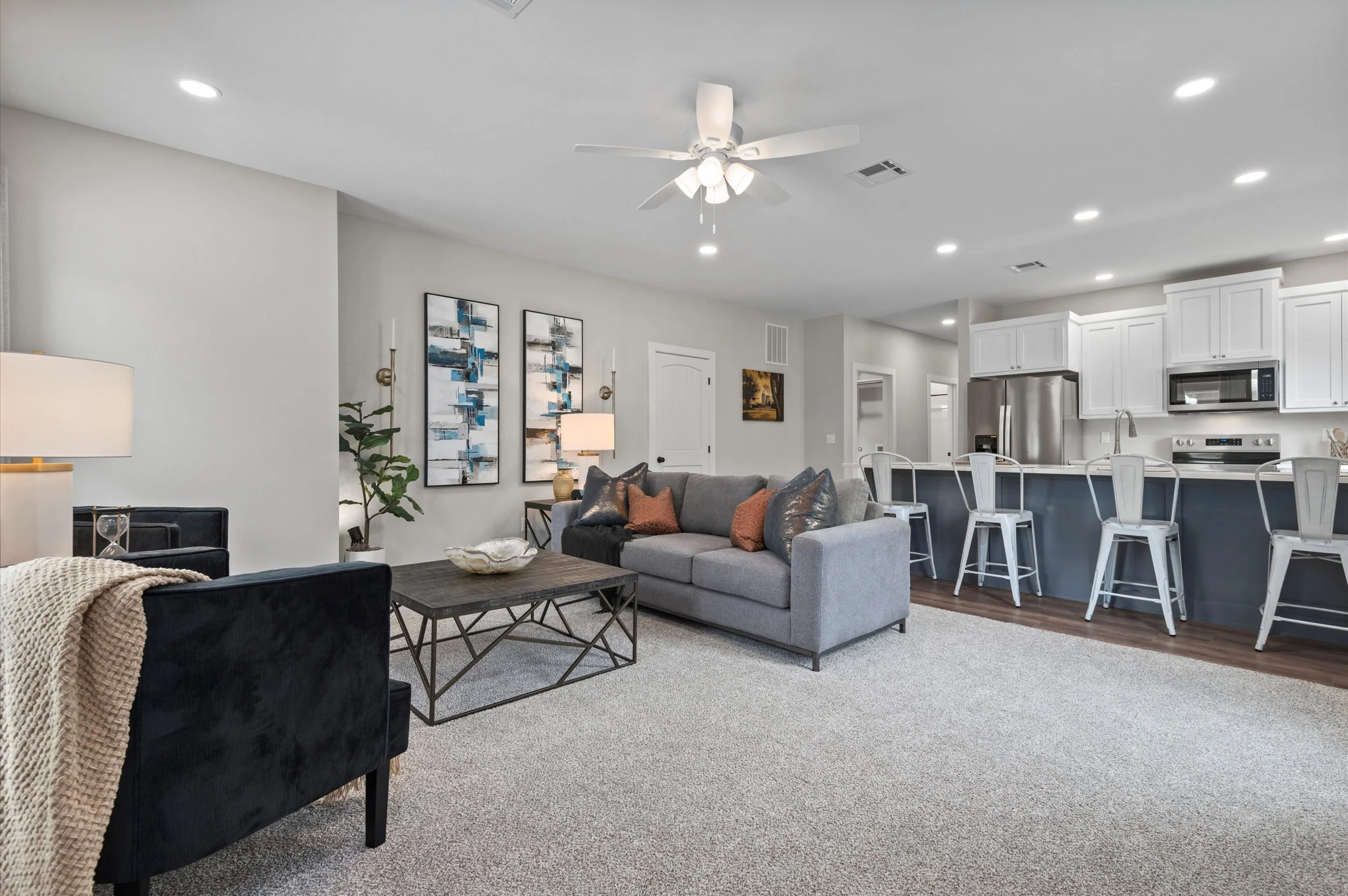 423 Wyandotte Duplex LR.jpg