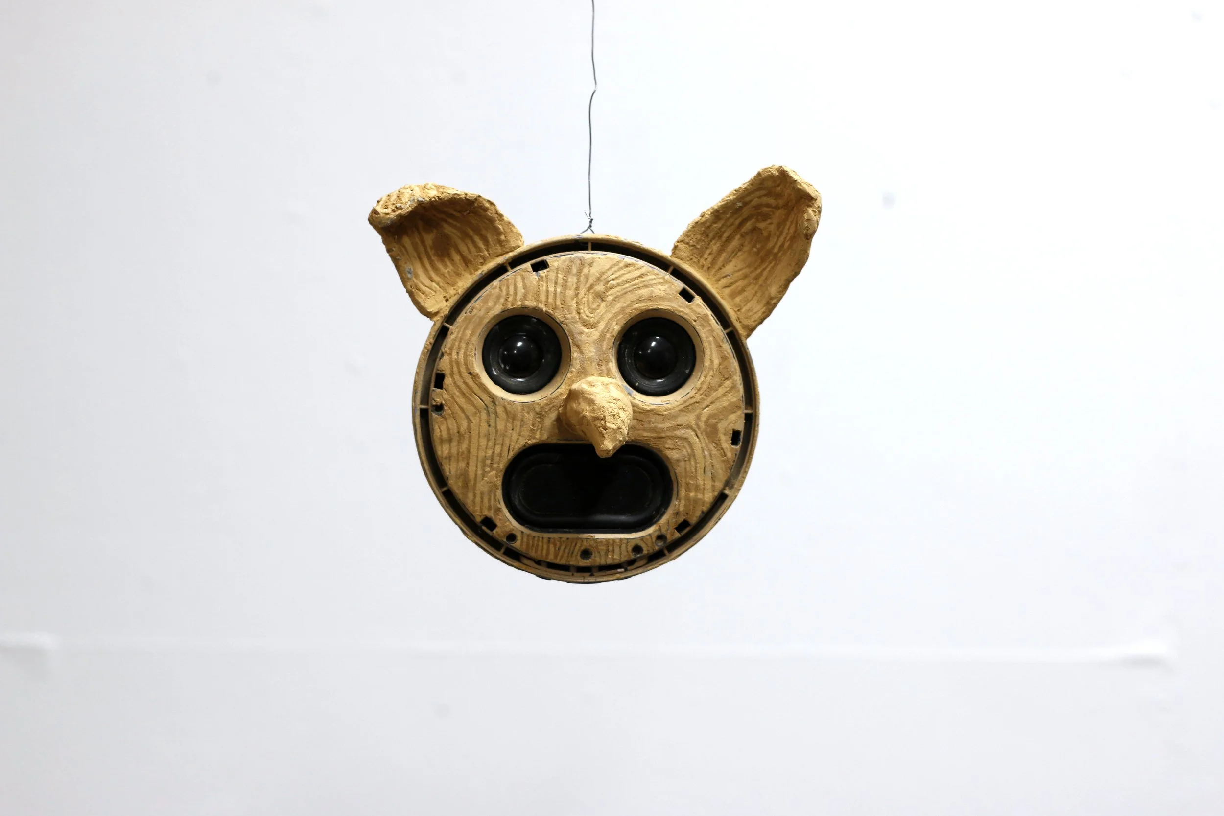 Mocking Mask
(2023)
Sculpture with sound collage, 15*21 cm / 3.07 minutes
Bluetooth speaker, wooden spatula, MDF spatula, spray paint.