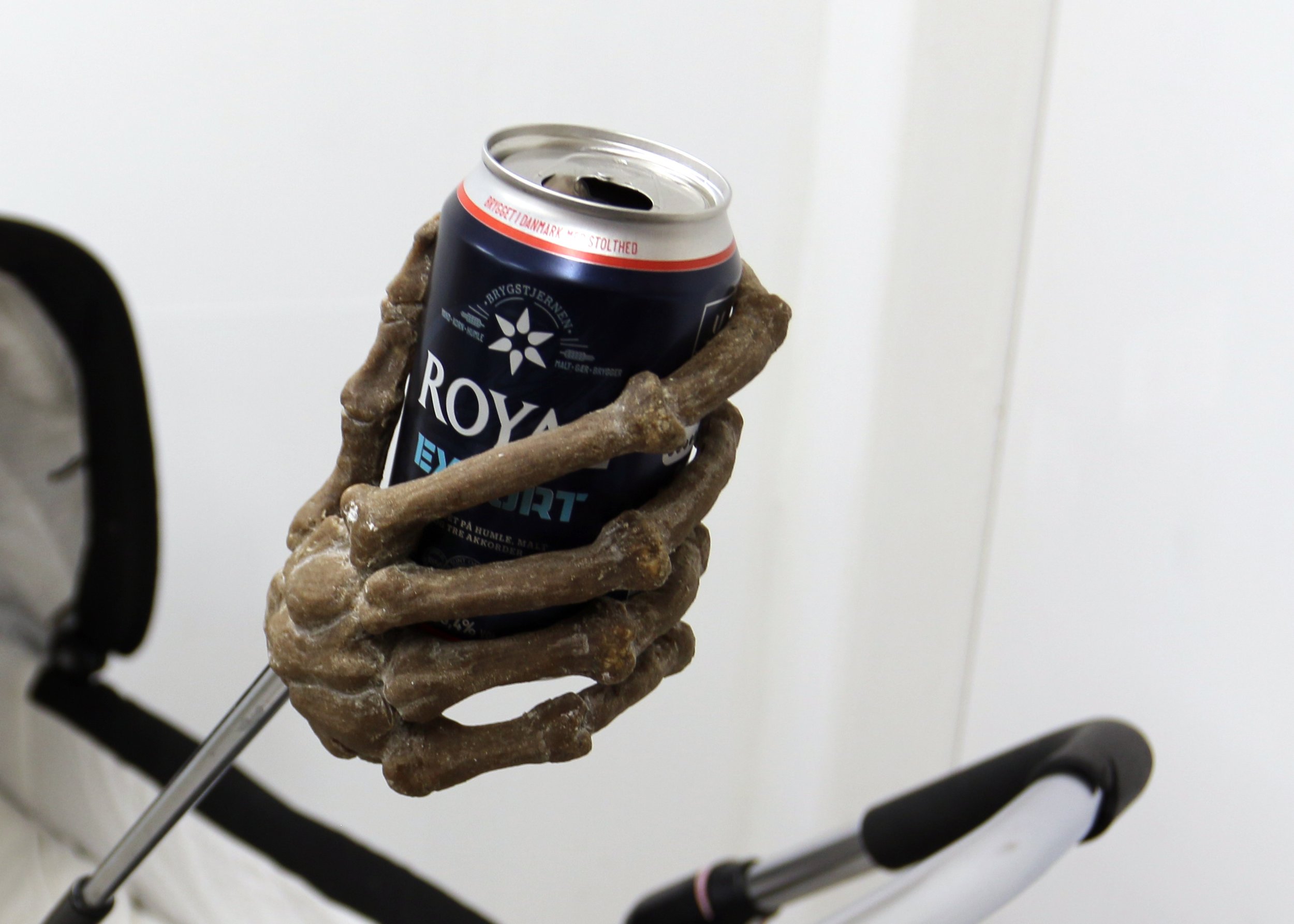 Cup holder (2020)

Epoxy, bone meal and flexible metal arm.