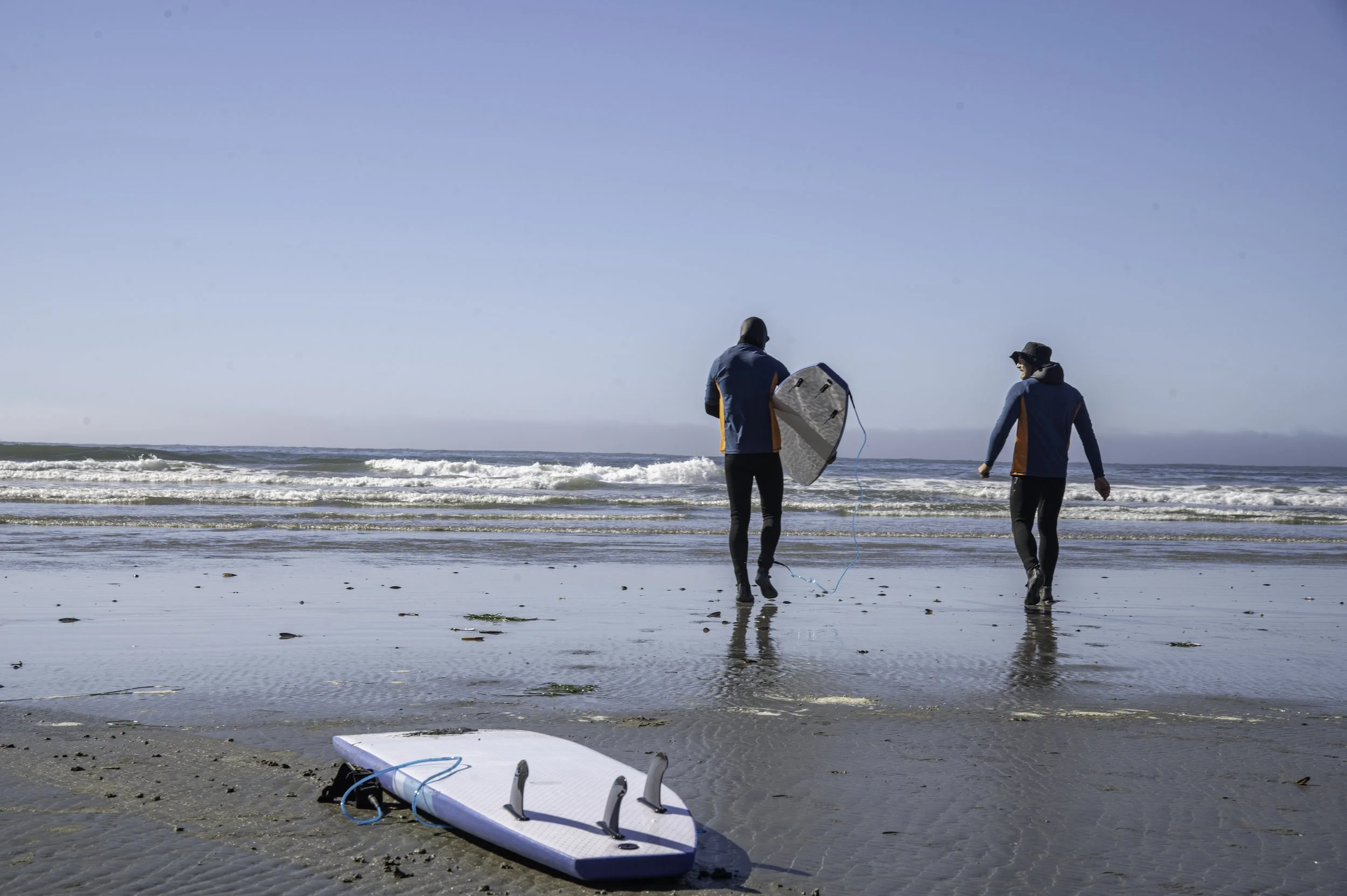 beginner surf lesson at cox bay coastal shred academy