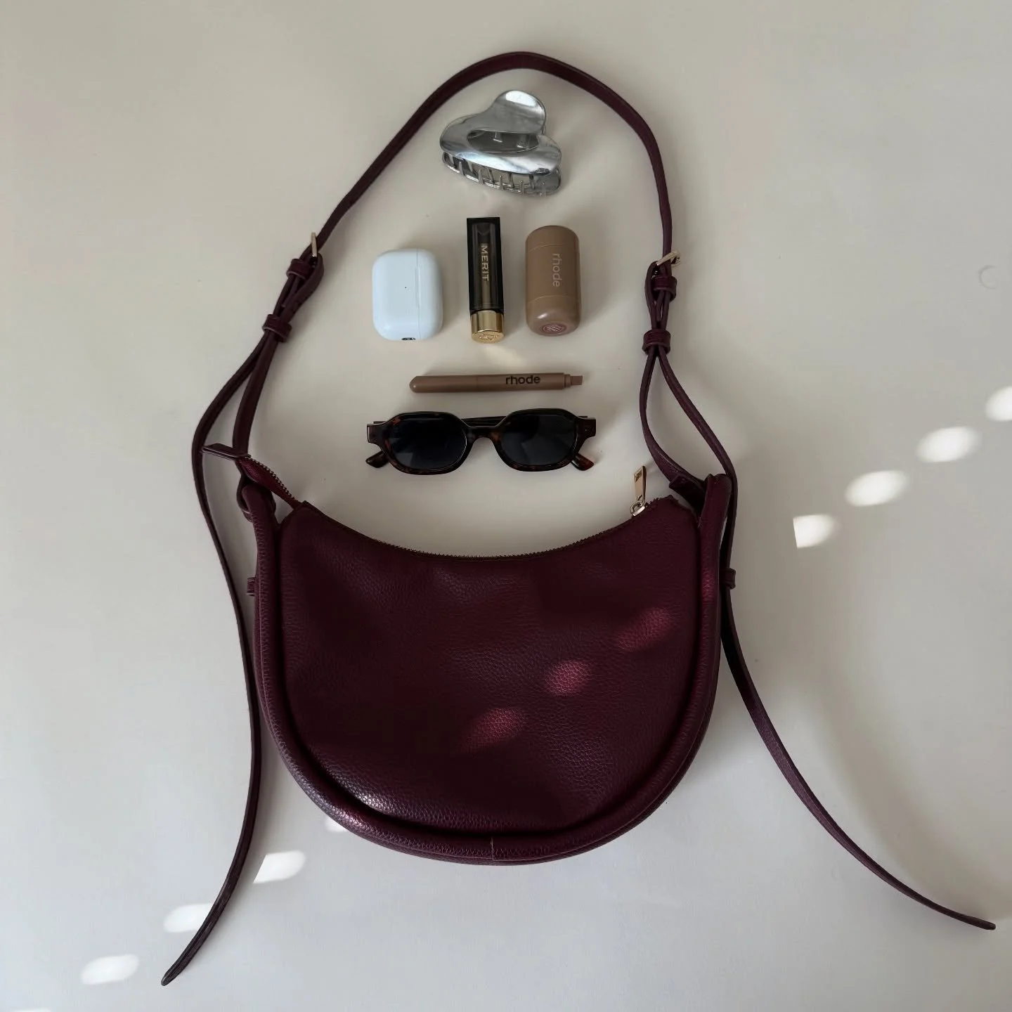 what we&rsquo;re carrying around🤎📎