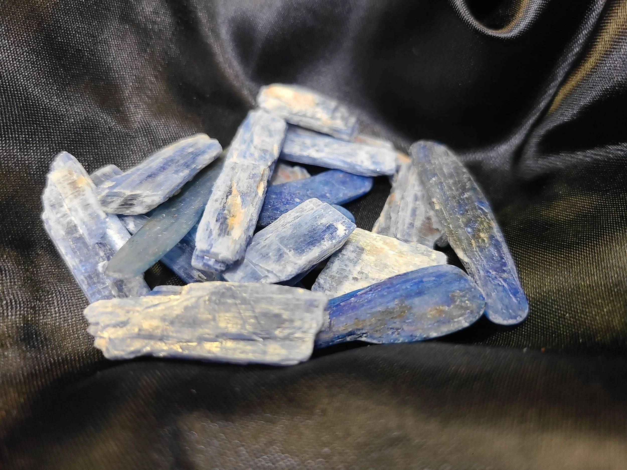 Raw Kyanite (2).jpg