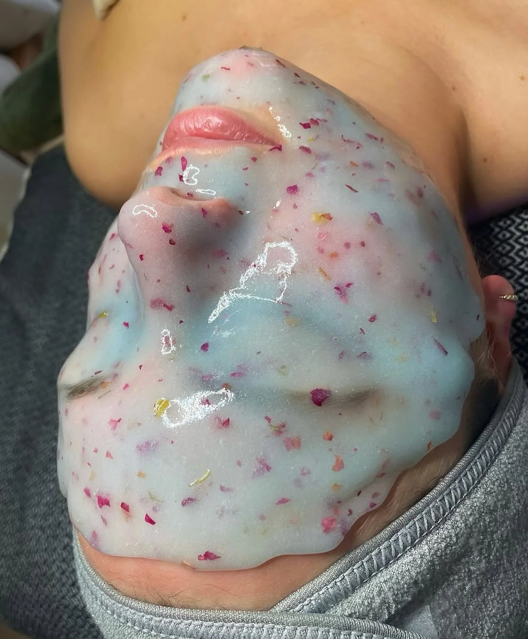 #Repost from @madsskin_ @esthemax Hydrojelly mask time >>> everything else 🩵

-

#hydrojellymask #skincare #esthemax #luxuryfacial #esthetician #estheticianlife #litchfieldcounty #connecticut #ctmoms #ctbrides #selfcare