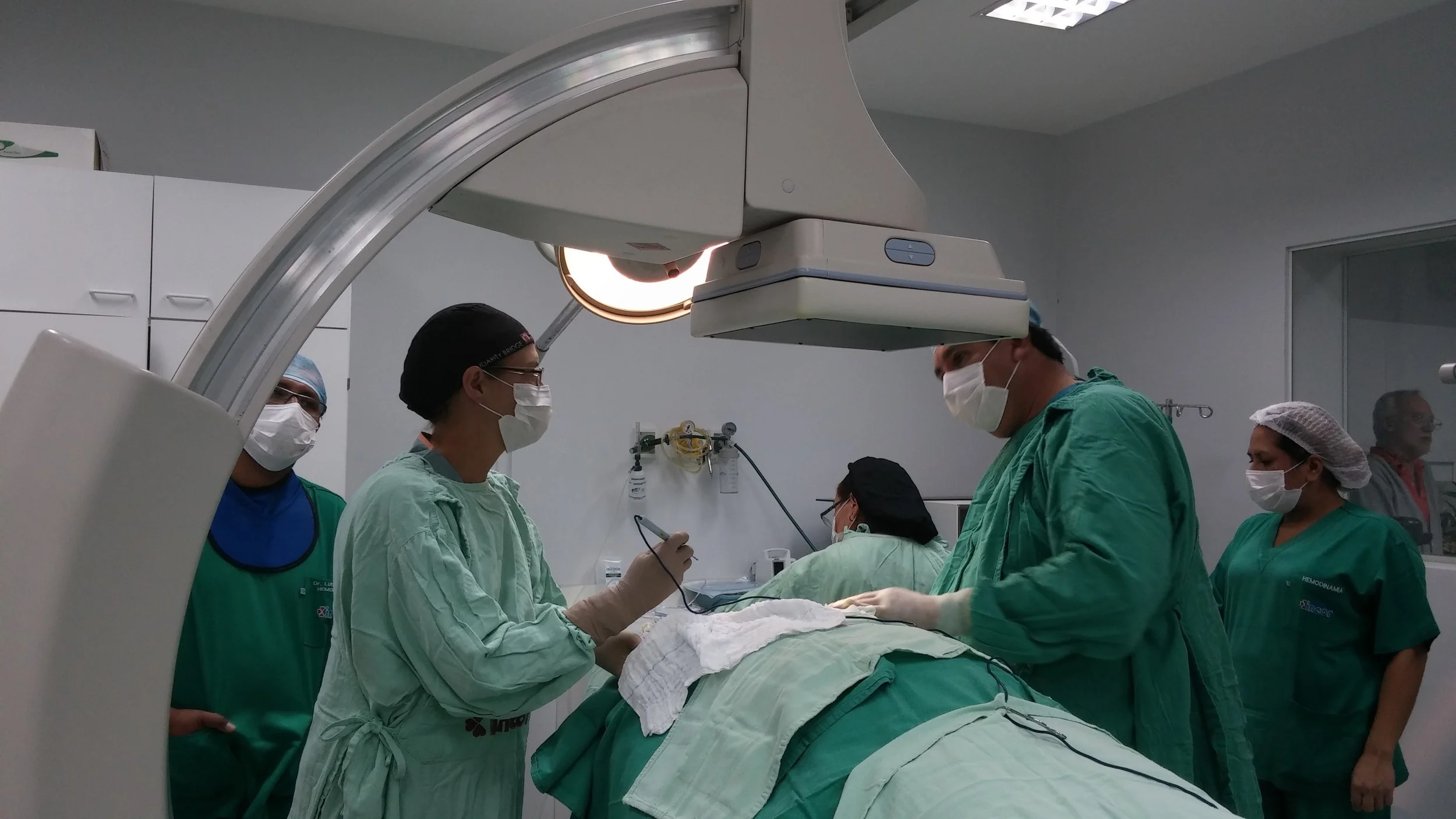 The Heart Program continues to expand the boundaries of cardiac implants in Bolivia. In 2014, U.S. electrophysiologist Marian Holland trained cardiac surgeons at Belga Hospital in Cochabamba and Incor Hospital in Santa Cruz (pictured here) in the im…