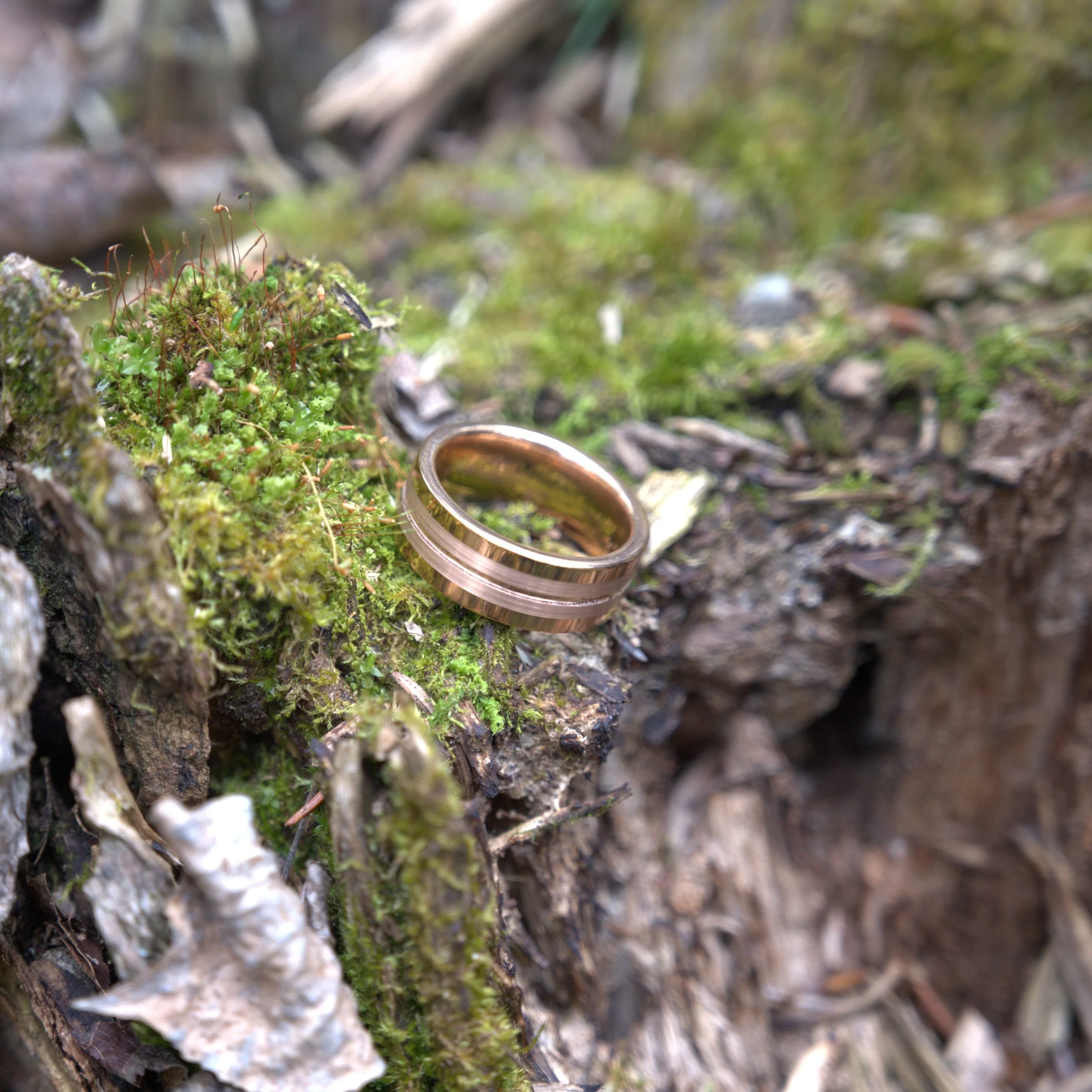 yeats-rose-gold-tungsten-etched-line-lifestyle-forest.jpg.jpg