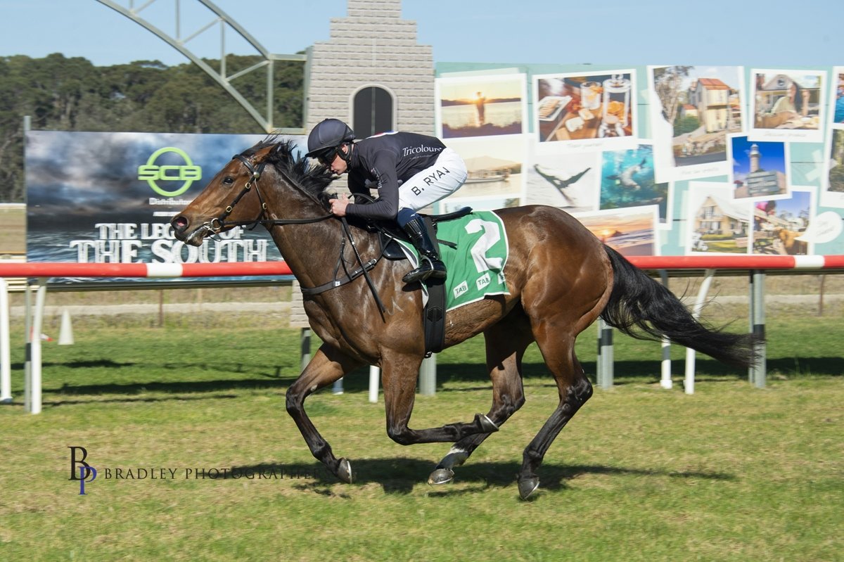 MRS FLANDERS GOES BACK TO BACK AT MORUYA
