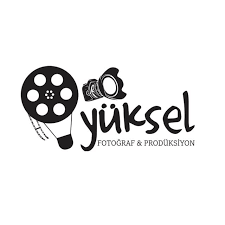 Yüksek kaliteli siyah beyaz film şeridi ve film makinesi ikonuyla birlikte 'Yüksek' yazısı, altında 'Fotoğraf & Prodüksiyon' yazısı.
