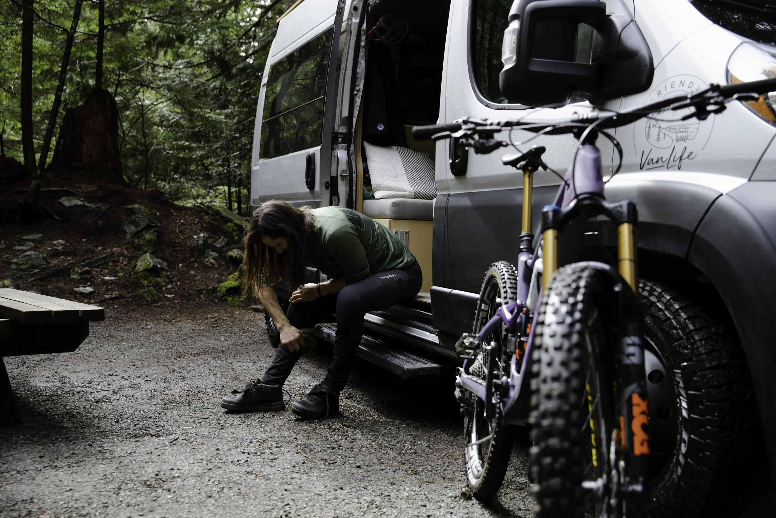 vanlife dominick menard devinci guru