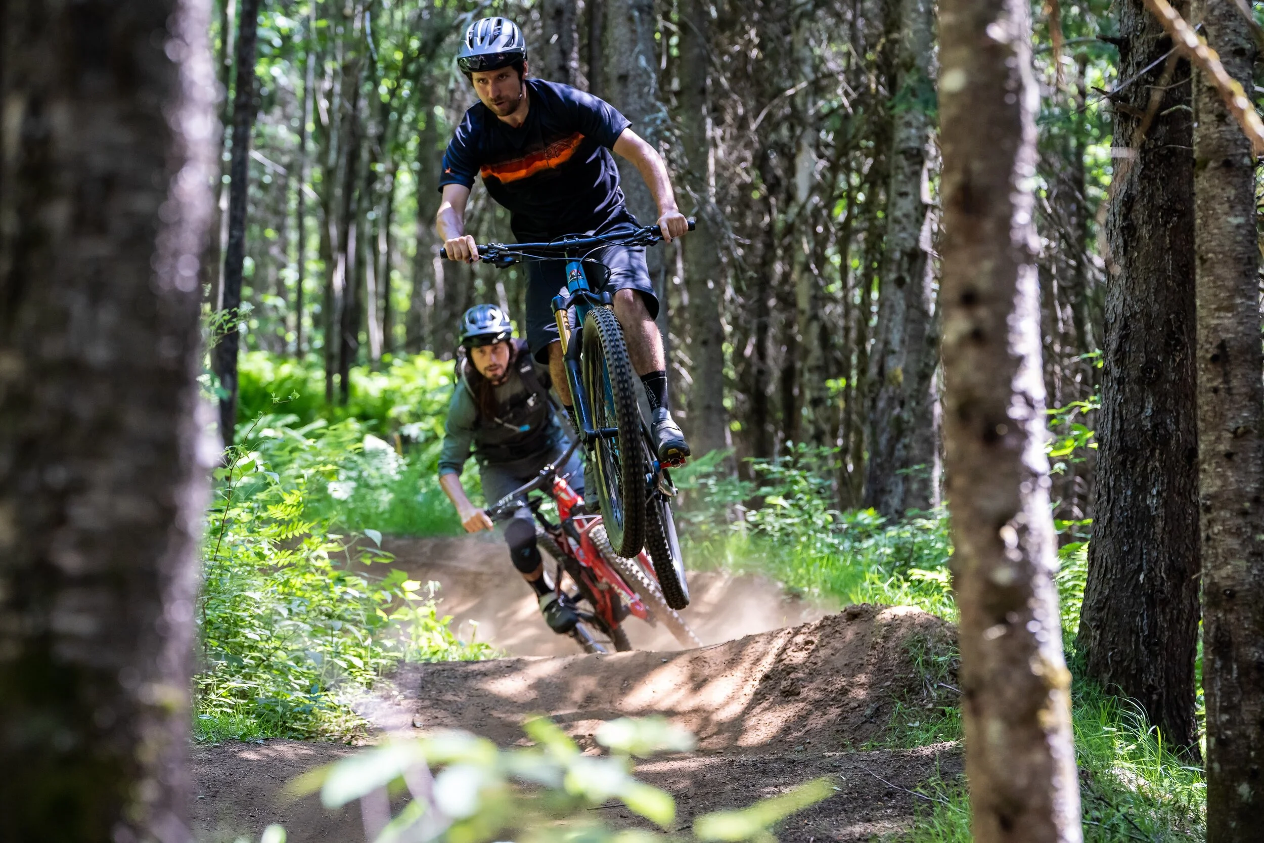 La Jolie-Jaëlle piste chouchou du secteur. Les bermes et petits sauts s’enchaînent les eux après les autres sur le tracé descendant de 605m // Photo Gabriel Gakwaya de MTBQC