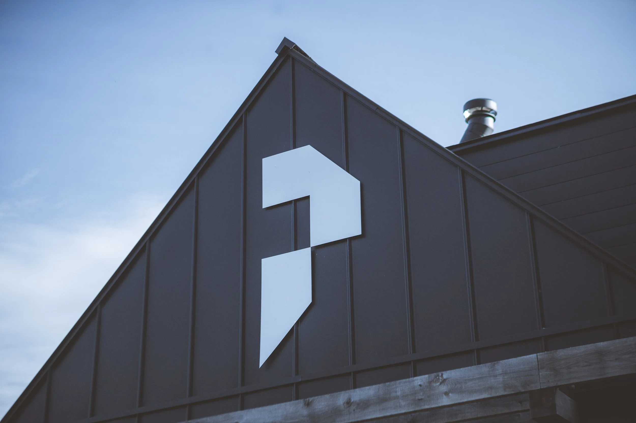  Logo Pittstop sur le bâtiment // Photo Mathieu Lachapelle 