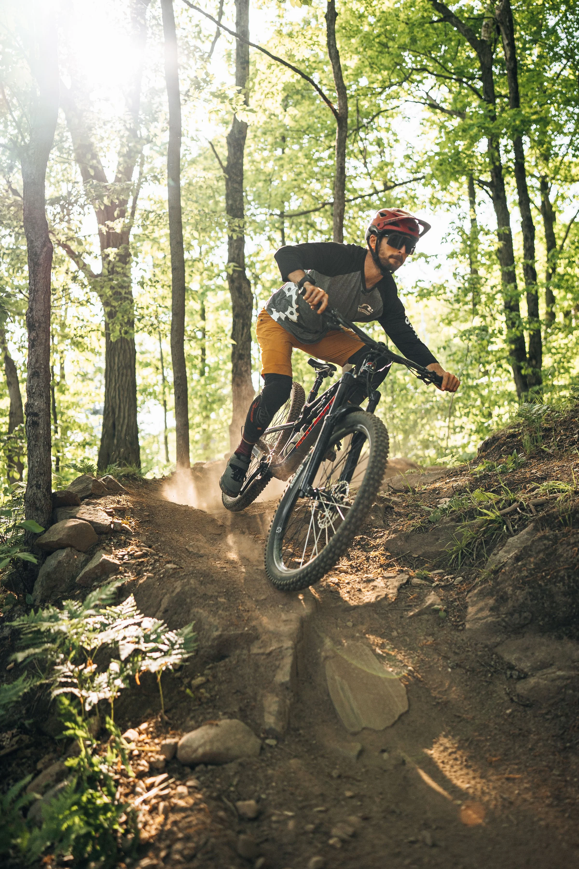 Son conseil lorsqu’on roule en terrain inconnu: “Pre-ride, re-ride et free-ride&nbsp;”