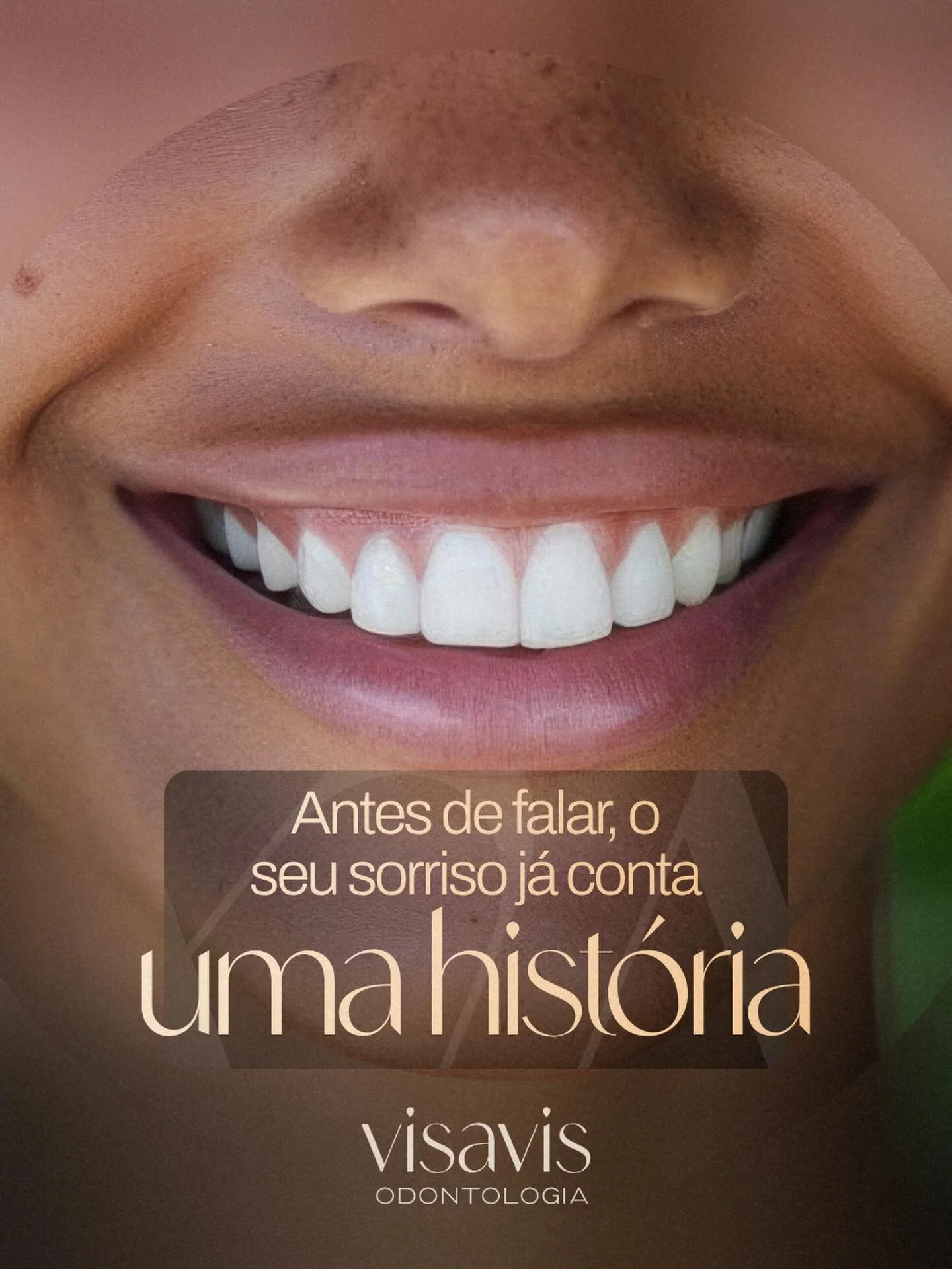 Antes de falar, o seu sorriso j&aacute; conta uma hist&oacute;ria 😄✨

E alguns cuidados simples (e muitas vezes esquecidos) fazem toda a diferen&ccedil;a nessa imagem:
&bull; troque sua escova no tempo indicado 
&bull; evite escovar os dentes com mu
