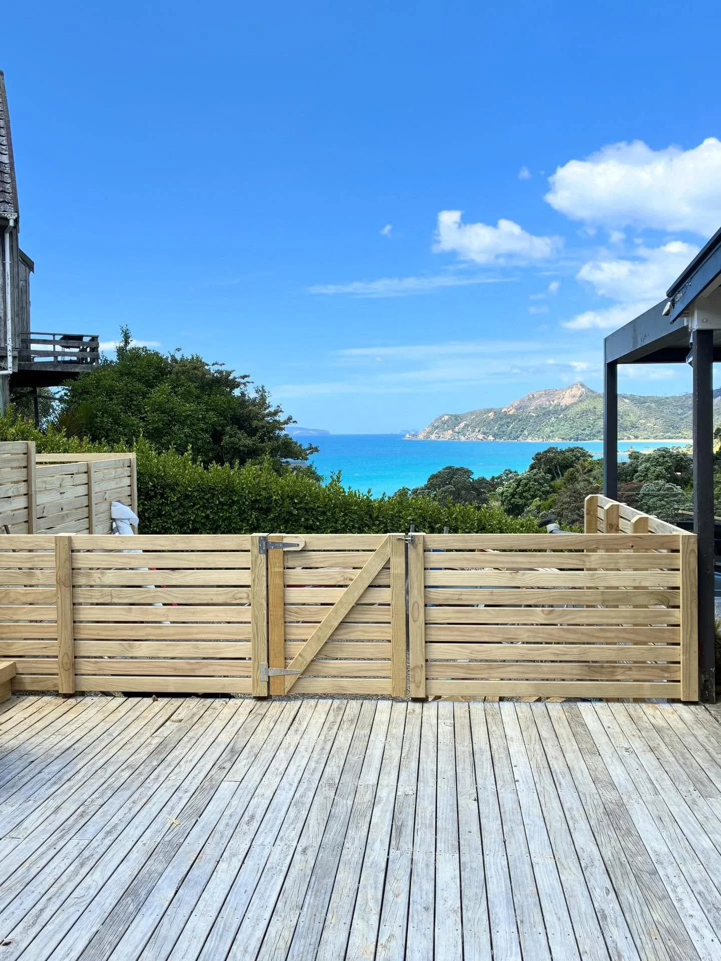 Fences gates and steps.  Bach ready for Xmas holidays ✅