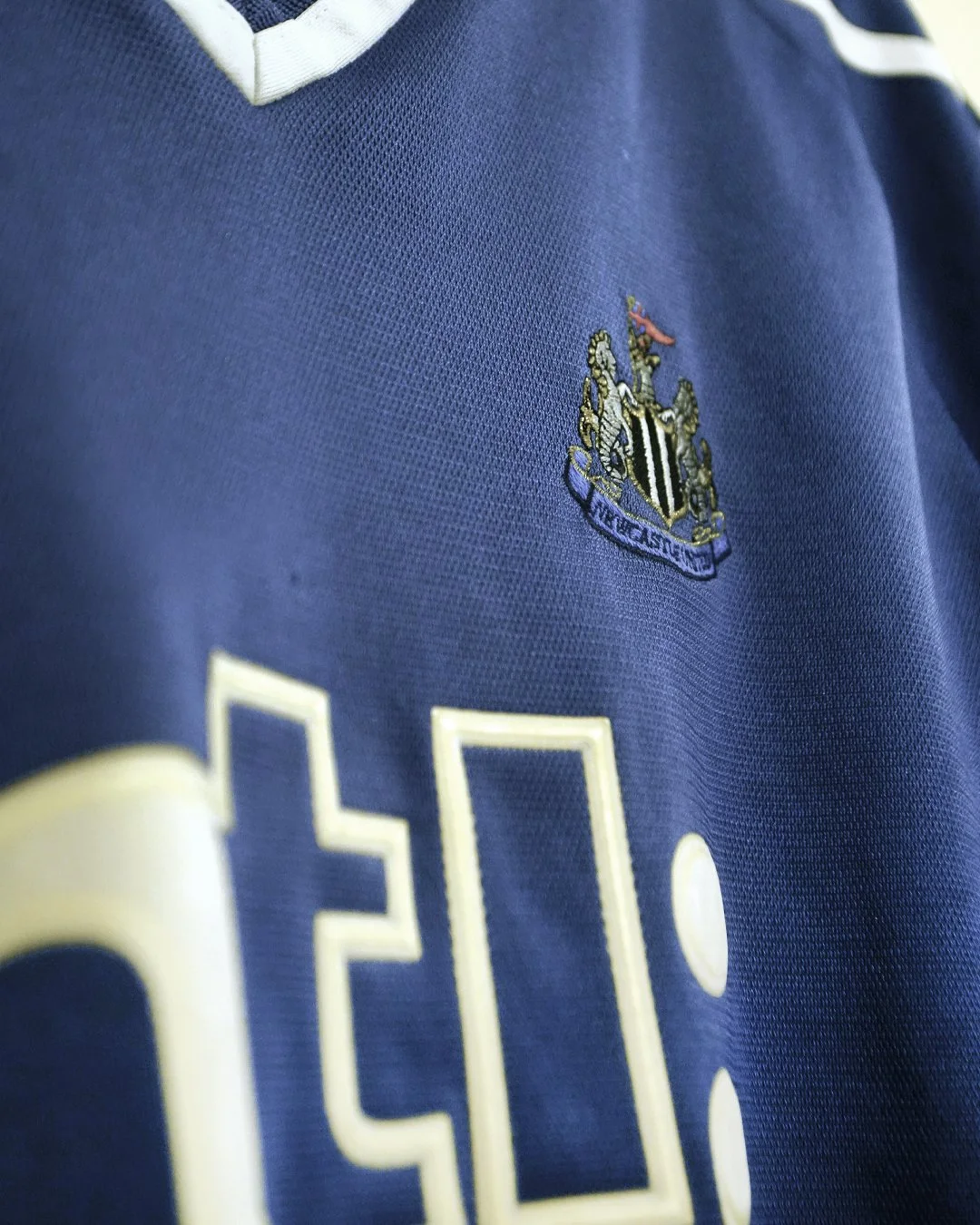 2001:02_Newcastle_Away_Crest.jpg