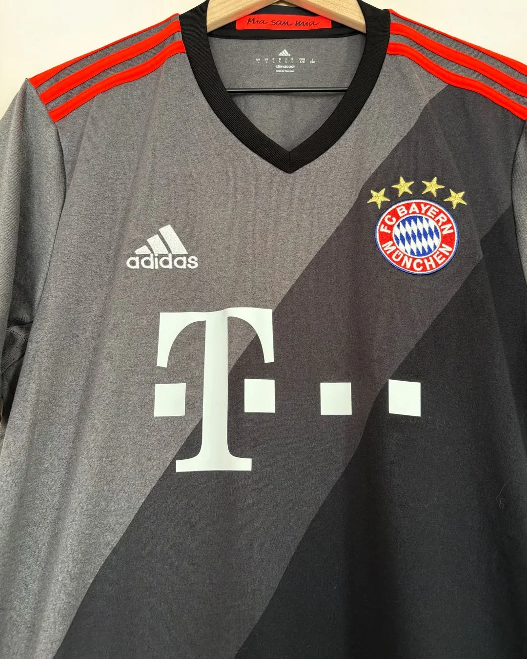 2016_Bayern_Away_TMobile.jpg