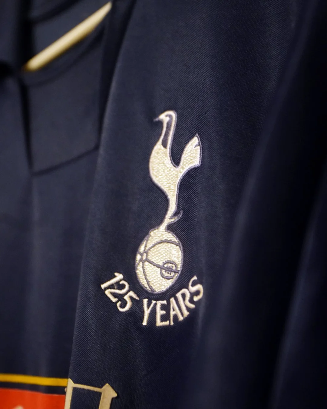 2007:08_Tottenham_Away_Crest_125Years.jpg