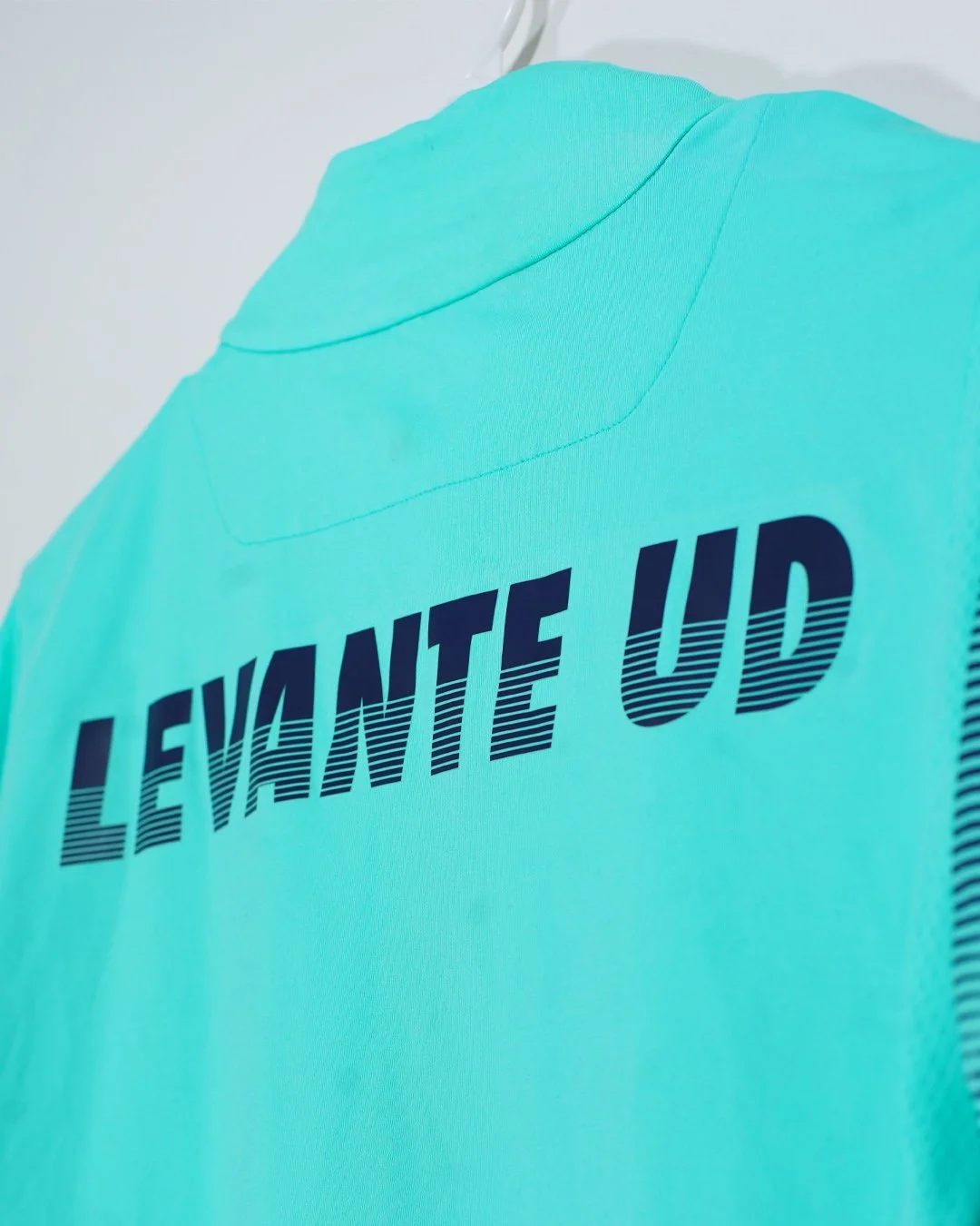 Levante_TrainingTop_Back_Name.jpg