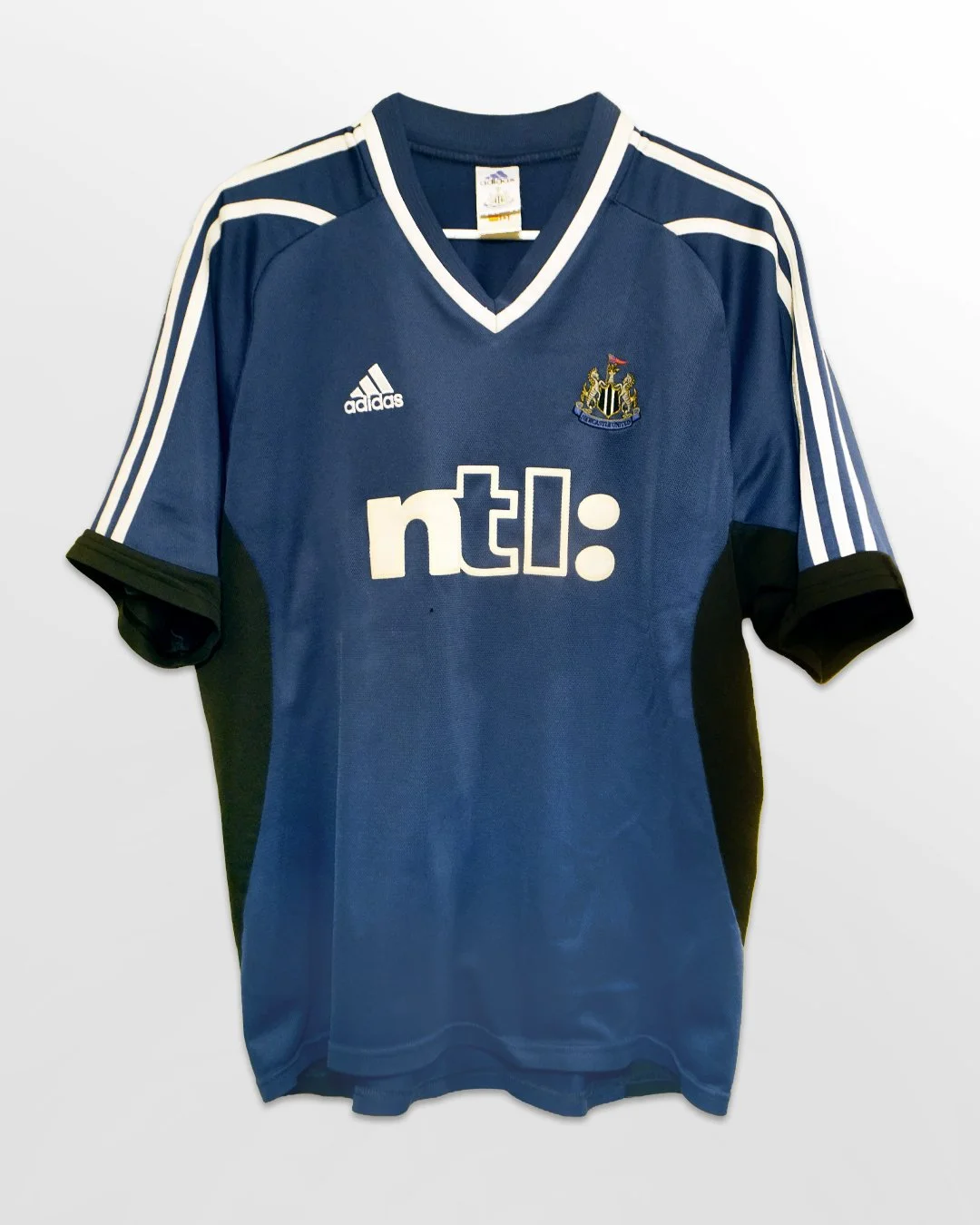 2001:02_Newcastle_Away_Front.jpg