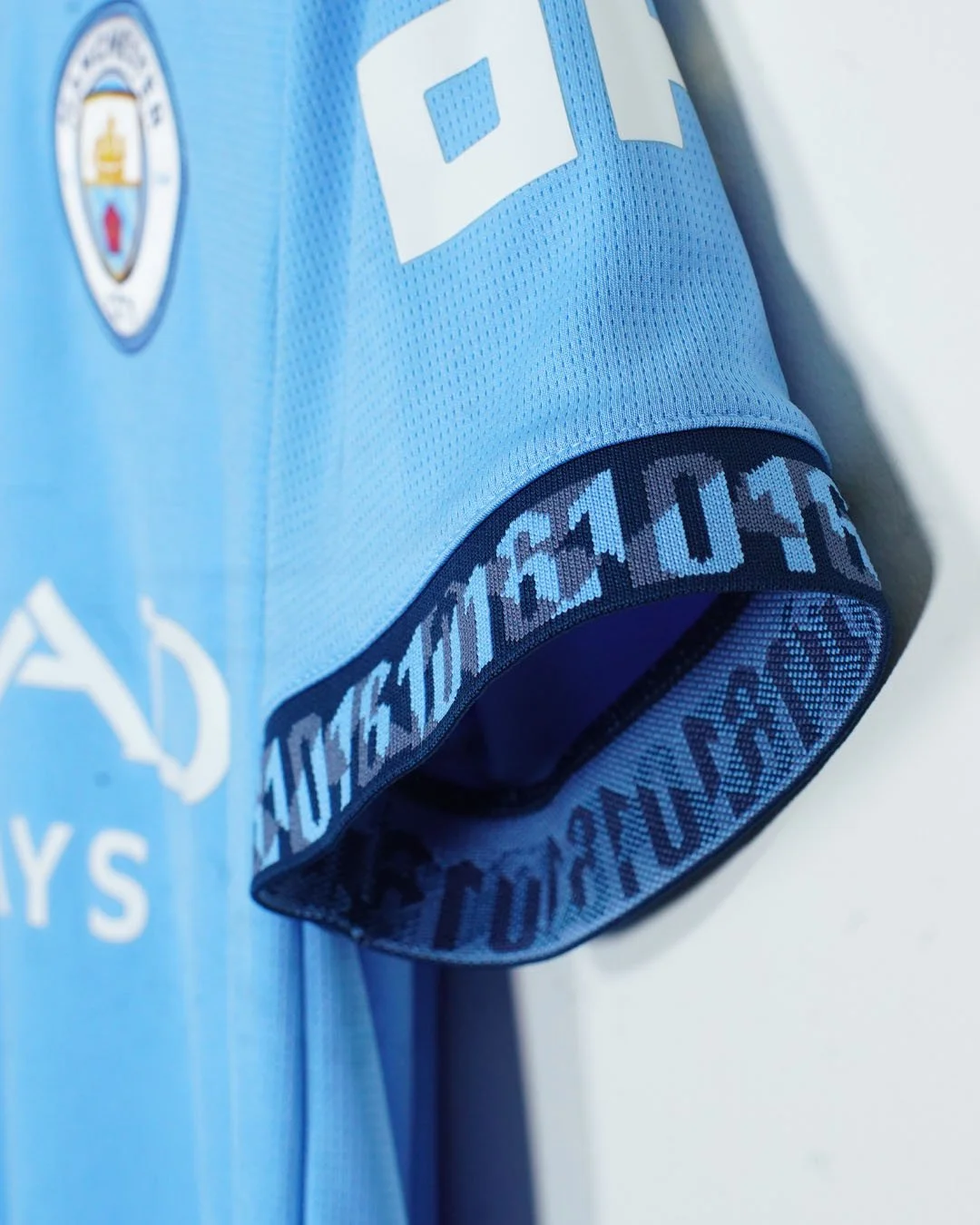 ManCity_Halaand_Sleeve.jpg