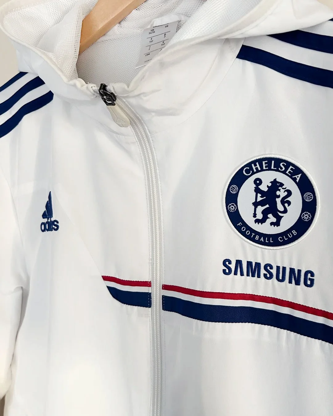 2010:11_Chelsea_Tracksuit_Crest .jpg