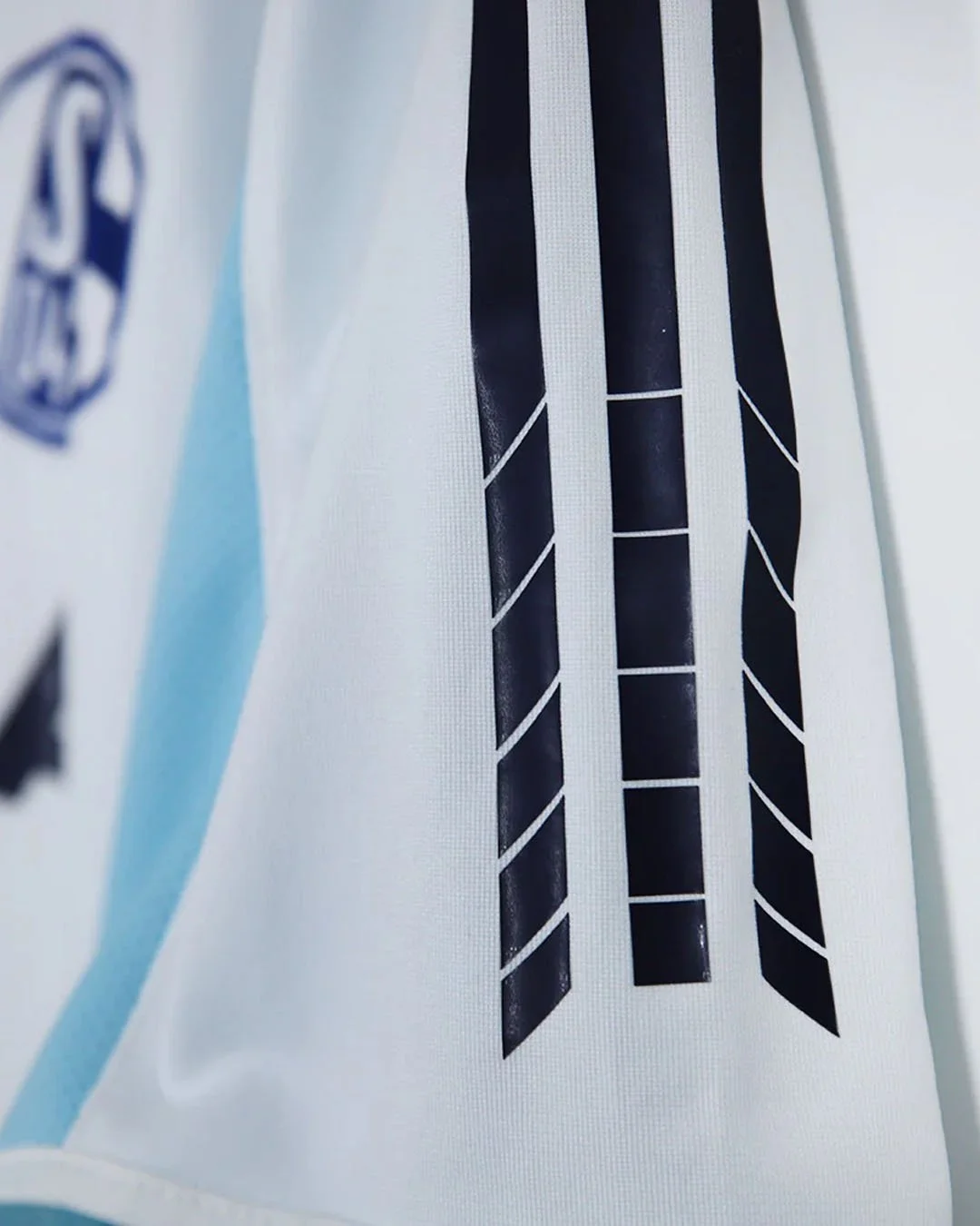 05:07_Schalke_Third_Sleeve_Pattern.jpg