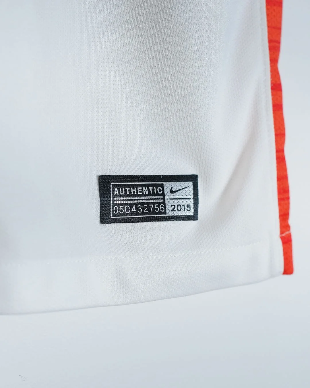2015_Netherlands_Away_Vanpersie_Authentic.jpg