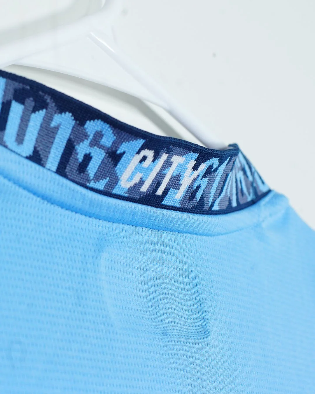 ManCity_Halaand_BackCollar_City.jpg
