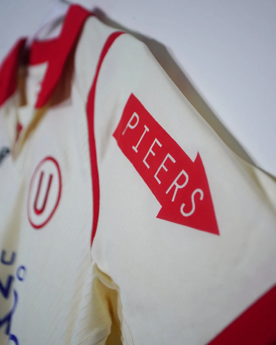 2009_Universitario_Home_Sleeve.jpg