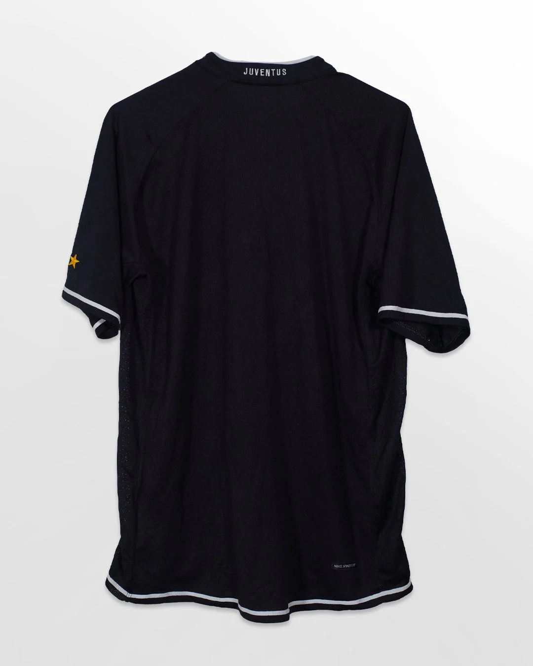 2006_Juventus_Away_Back.jpg