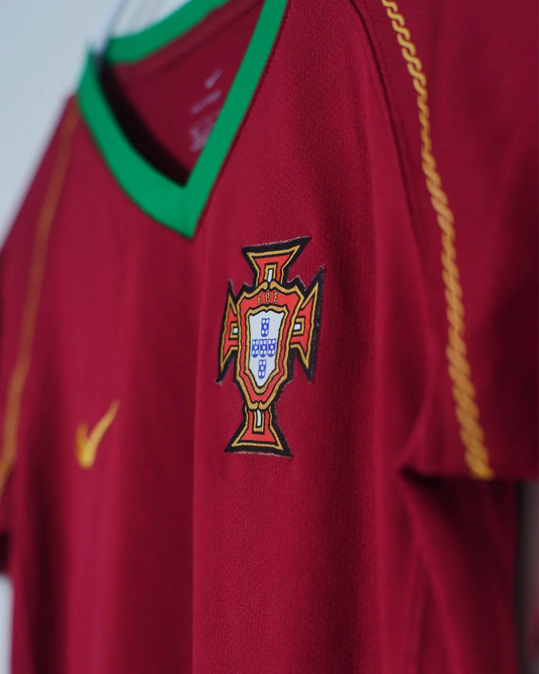 2006_Portugal_Home_Crest.jpg