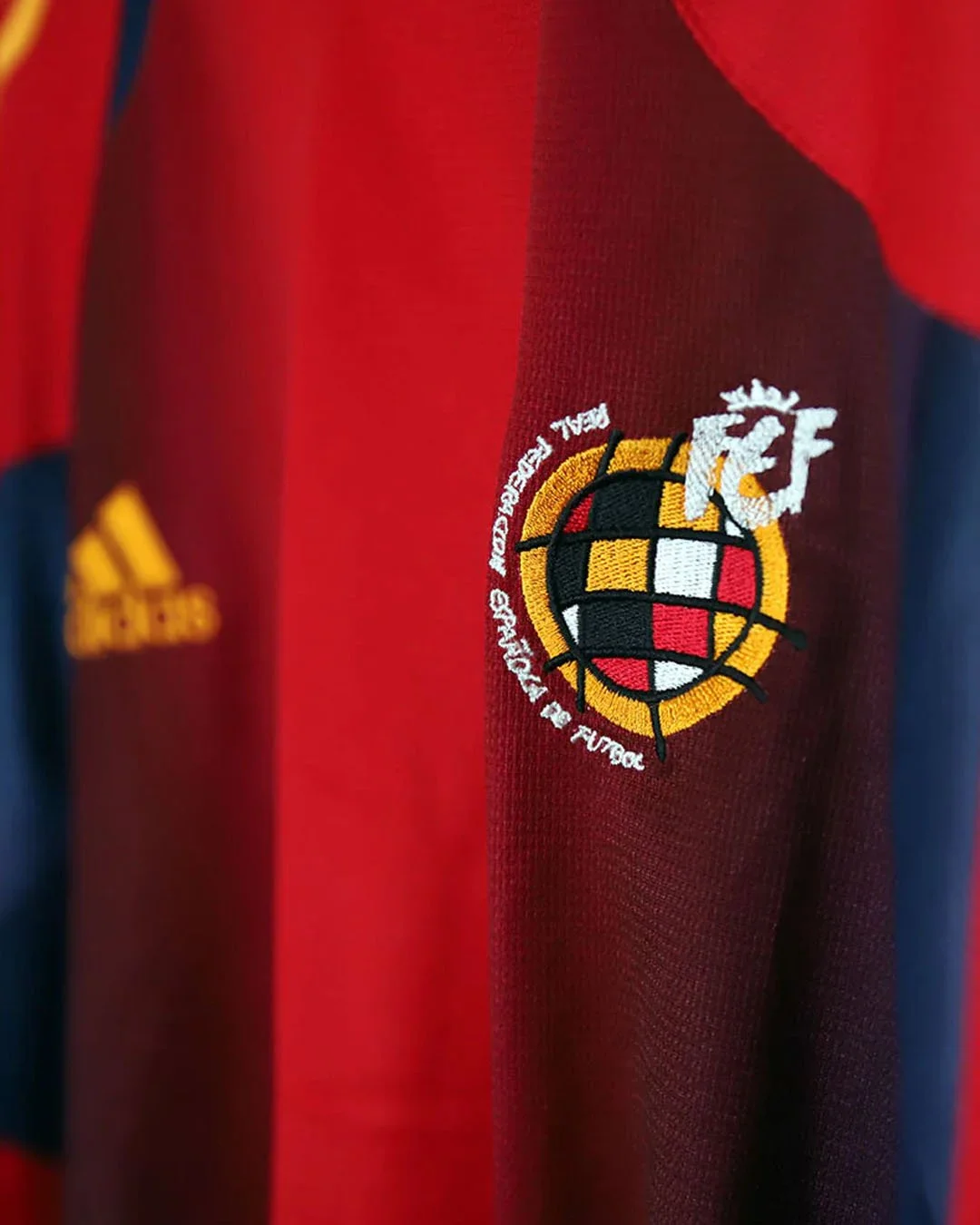 2003_Spain_TrainingTop_Crest.jpg