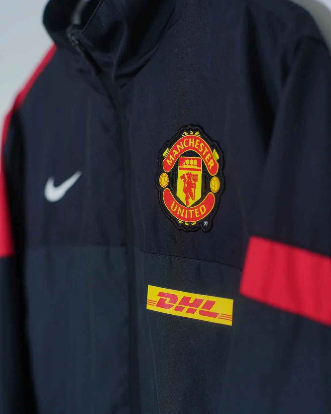 ManchesterUnited_Jacket_DHL_Crest.jpg