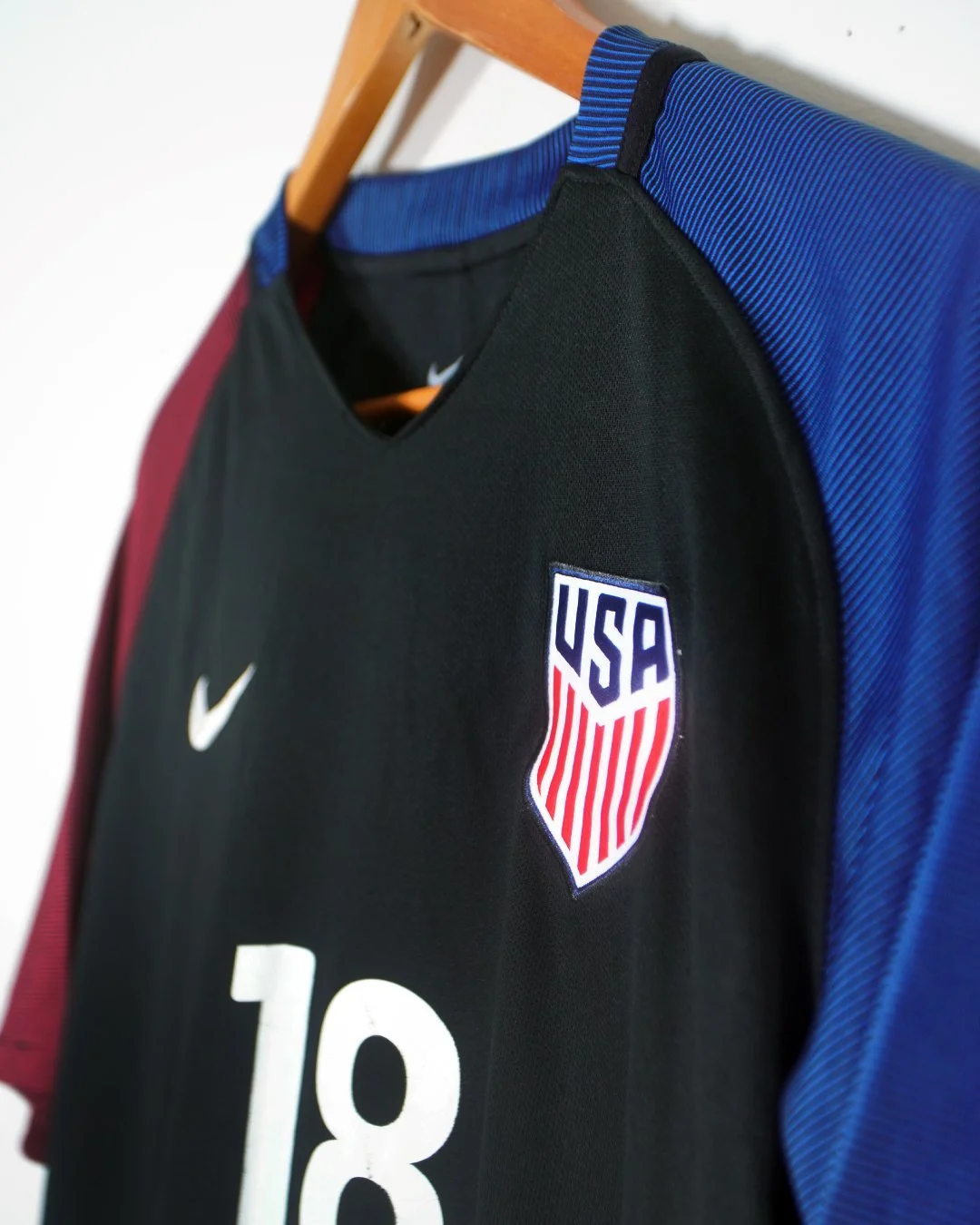 2016_USA_Away_Wood_Crest.jpg