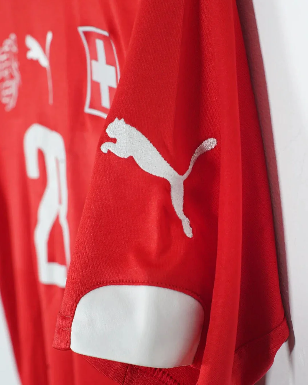 2014_Switzerland_Shaqiri_Sleeve_Puma.jpg