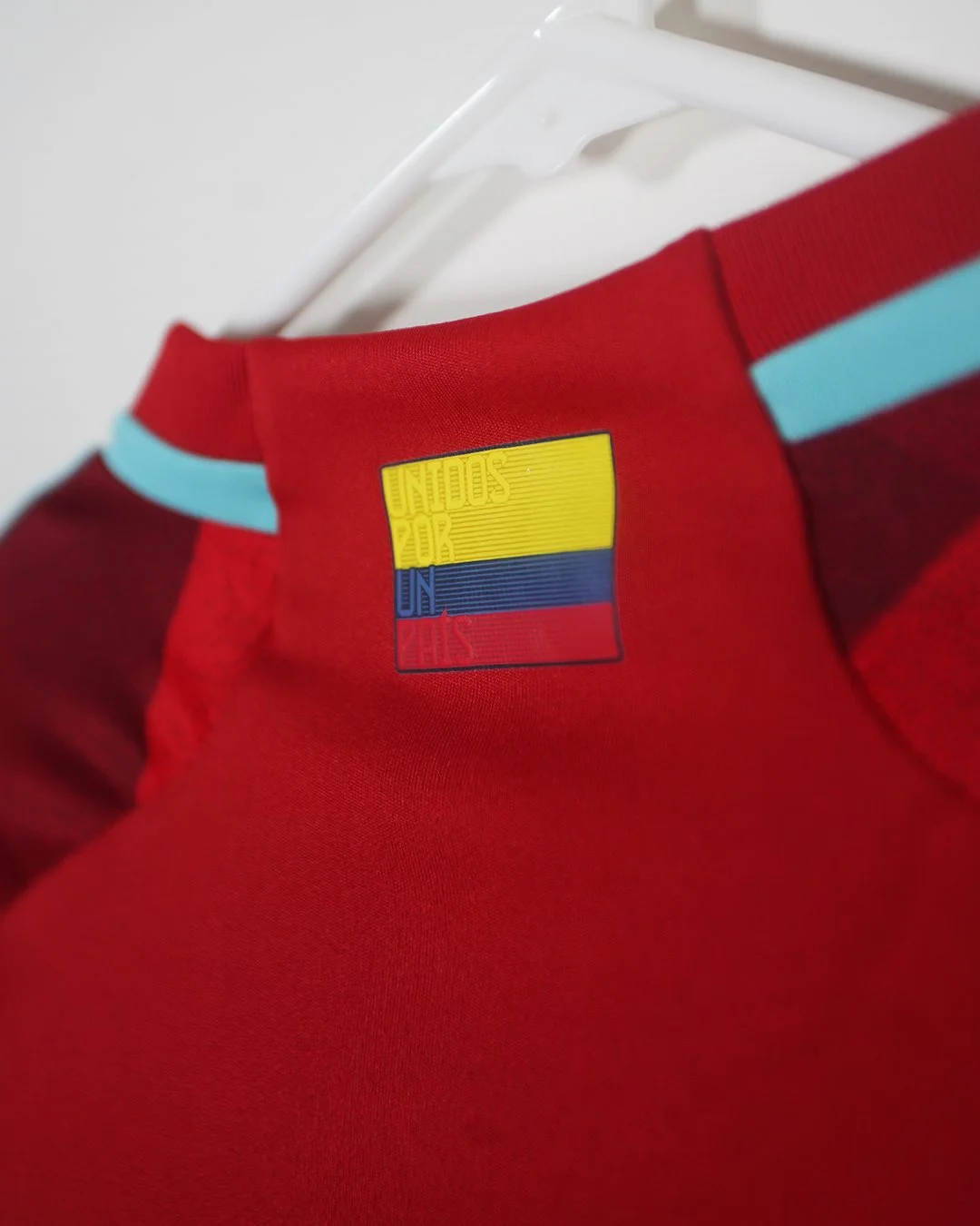 2022_Colombia_Away_BackNeck_Flag.jpg