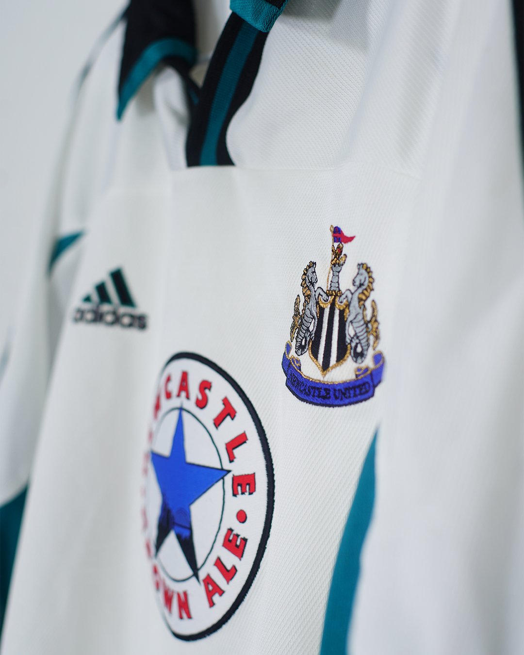 99:00_Newcastle_Away_Crest.jpg