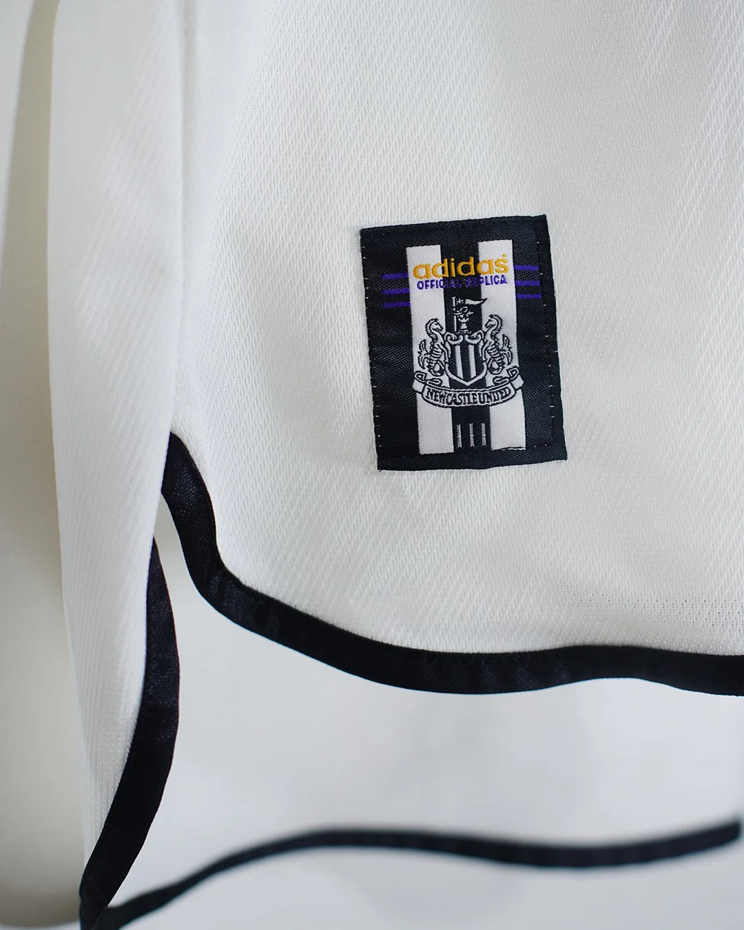 99:00_Newcastle_Away_OfficialReplica.jpg