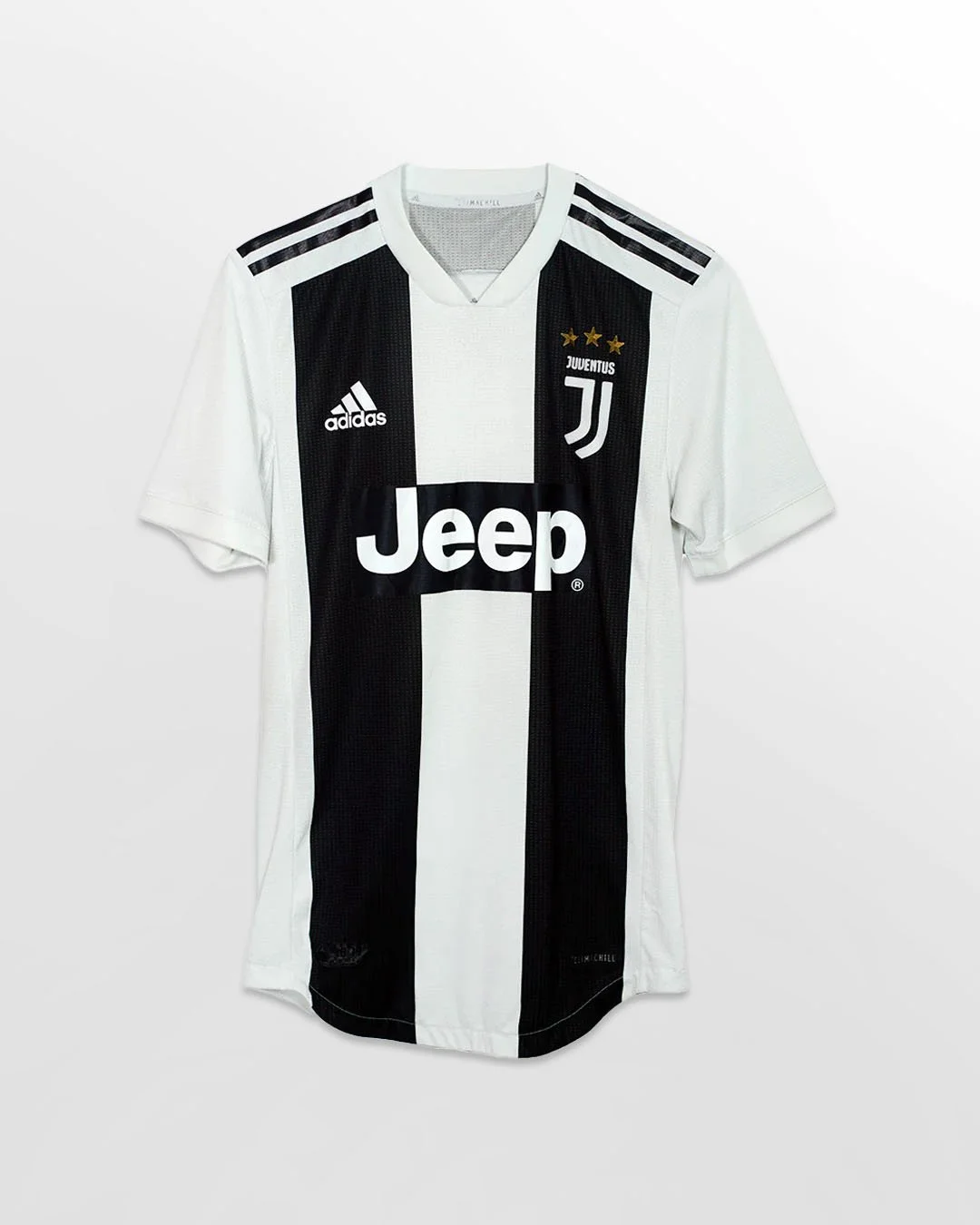 2018_Juventus_Home_AXS_Front.jpg