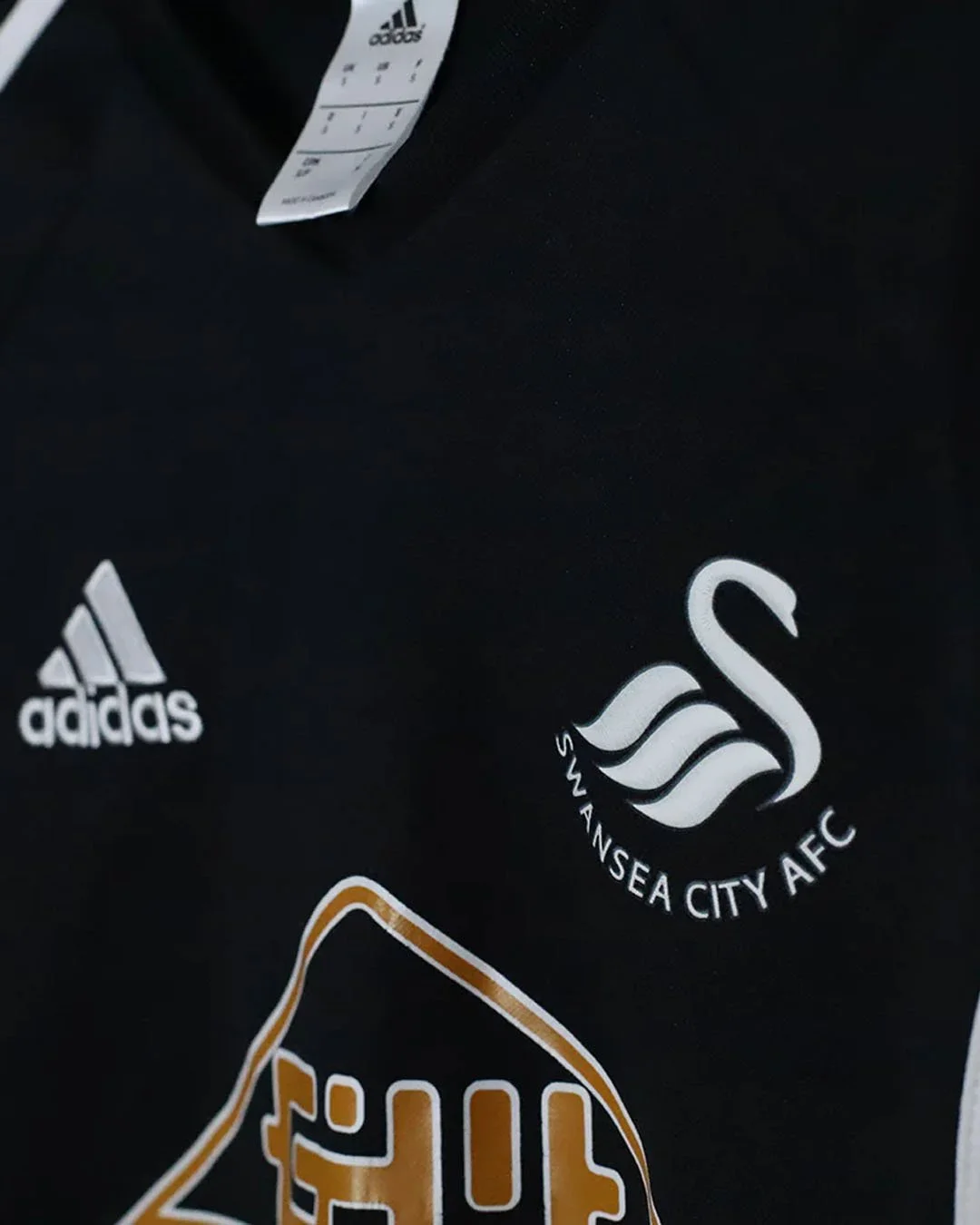 Swansea_Training_Sweathsirt_Crest.jpg