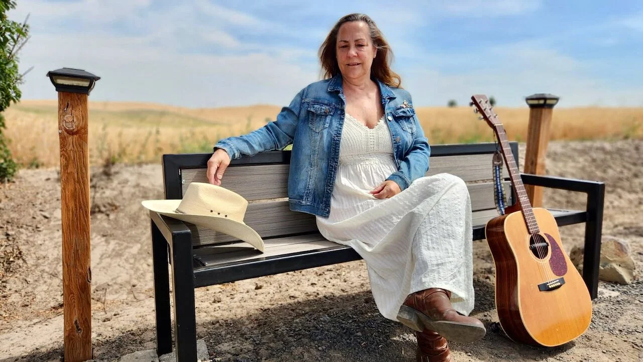 Lisa Robischon releases 'The Hands of Time'