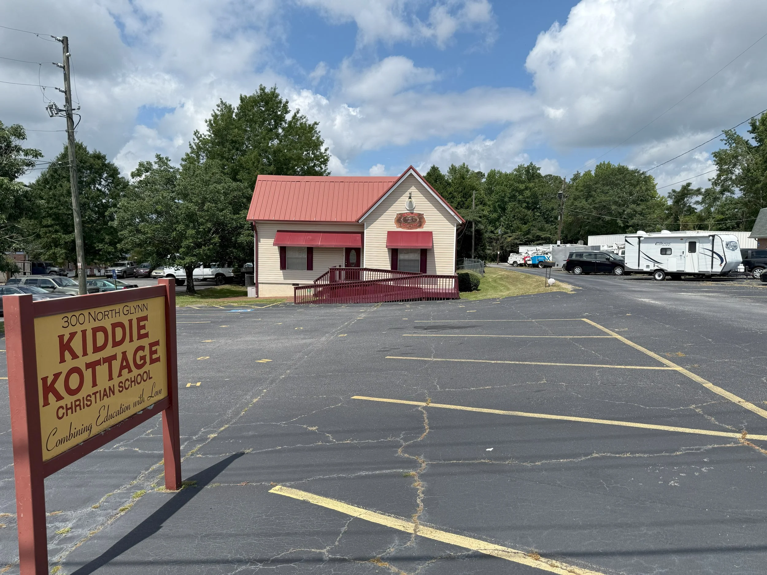 300 Glynn St N Exterior.jpeg