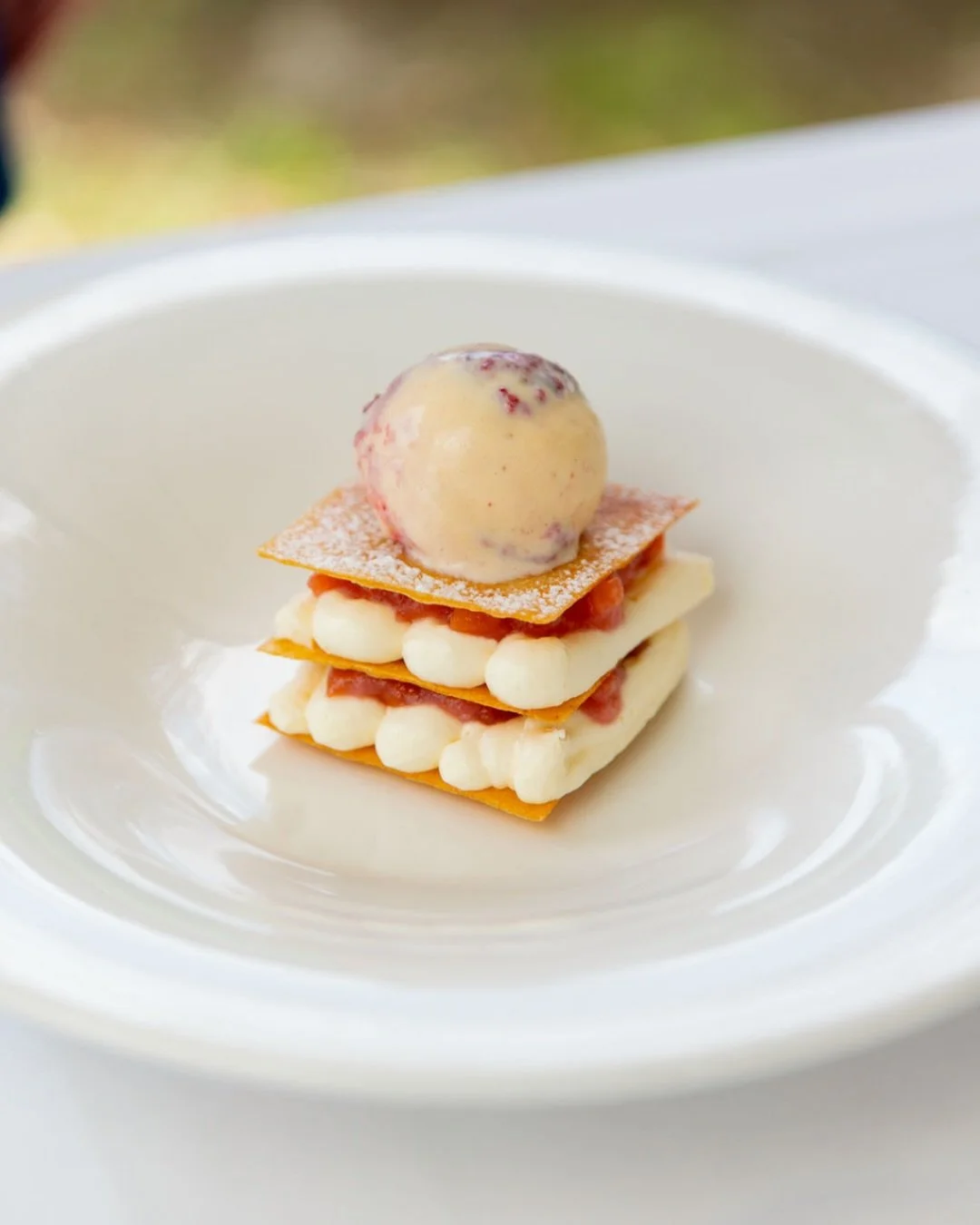 Summer desserts, vibrant and shareable. Come and discover your favourite.