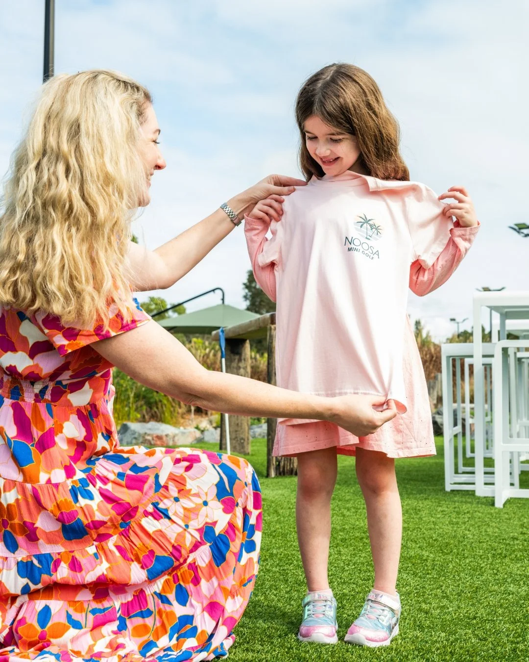 How cute is our merch? 😍
Take a piece of Noosa Mini Golf home with you with our stylish range of t-shirts, stubby coolers, bucket hats, caps and more! 
Gear up, look great and let the good times roll on our stunning green. 🌿
#whattodonoosa #scho