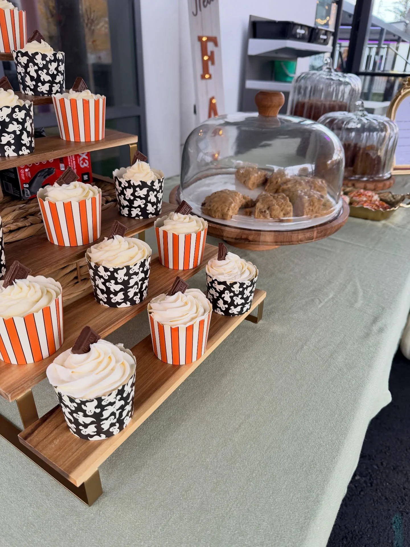 Thank you to everyone who stopped by @phinneystation this weekend! It was such a joy meeting new faces and sharing our sweet treats with you. Here&rsquo;s to many more pop-ups (and many more cakes) to come.