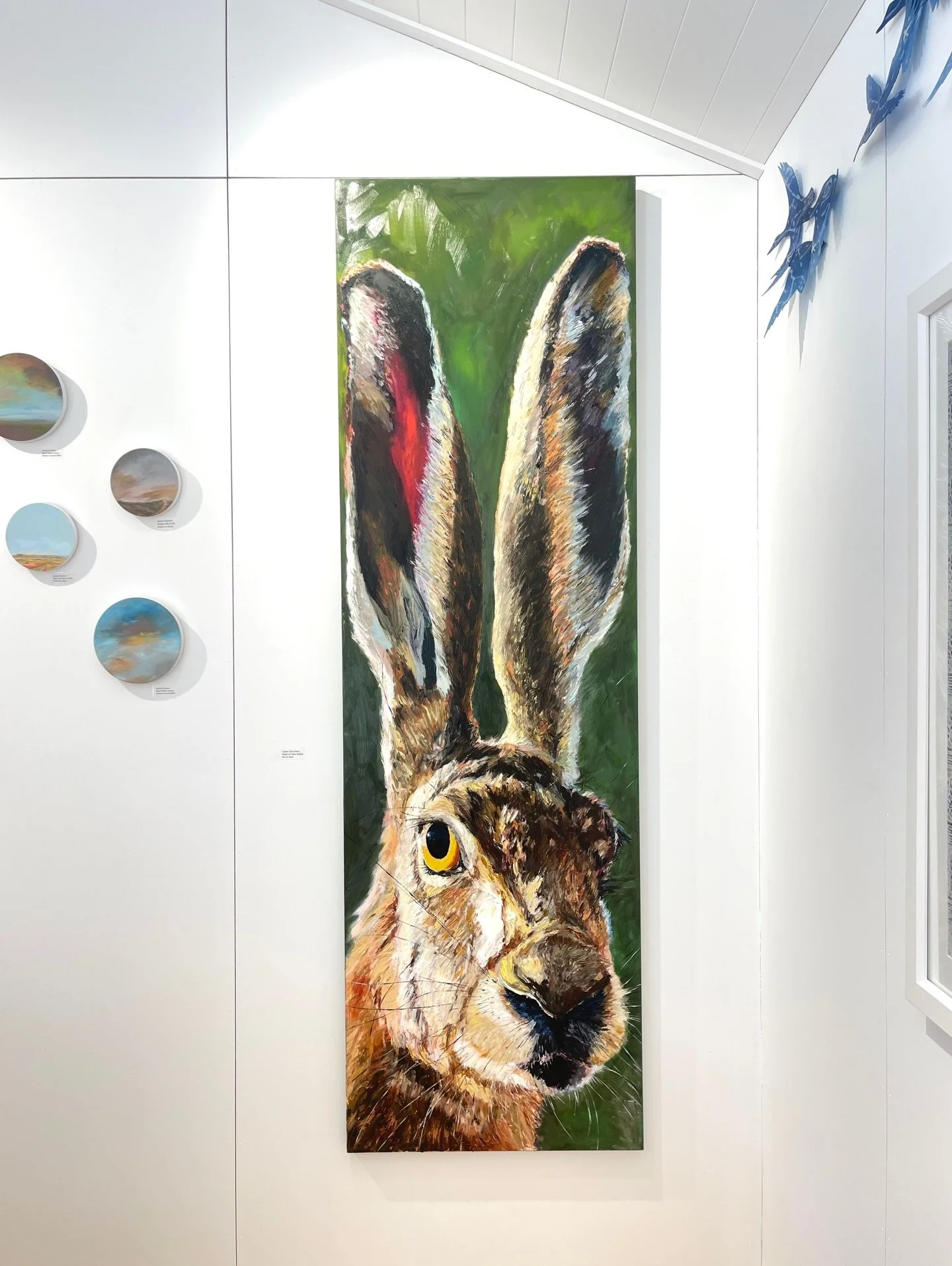 A new Hare is here 💚 oil on door painted by @carrutherslizzie 

#nzart #nzartists #wanaka