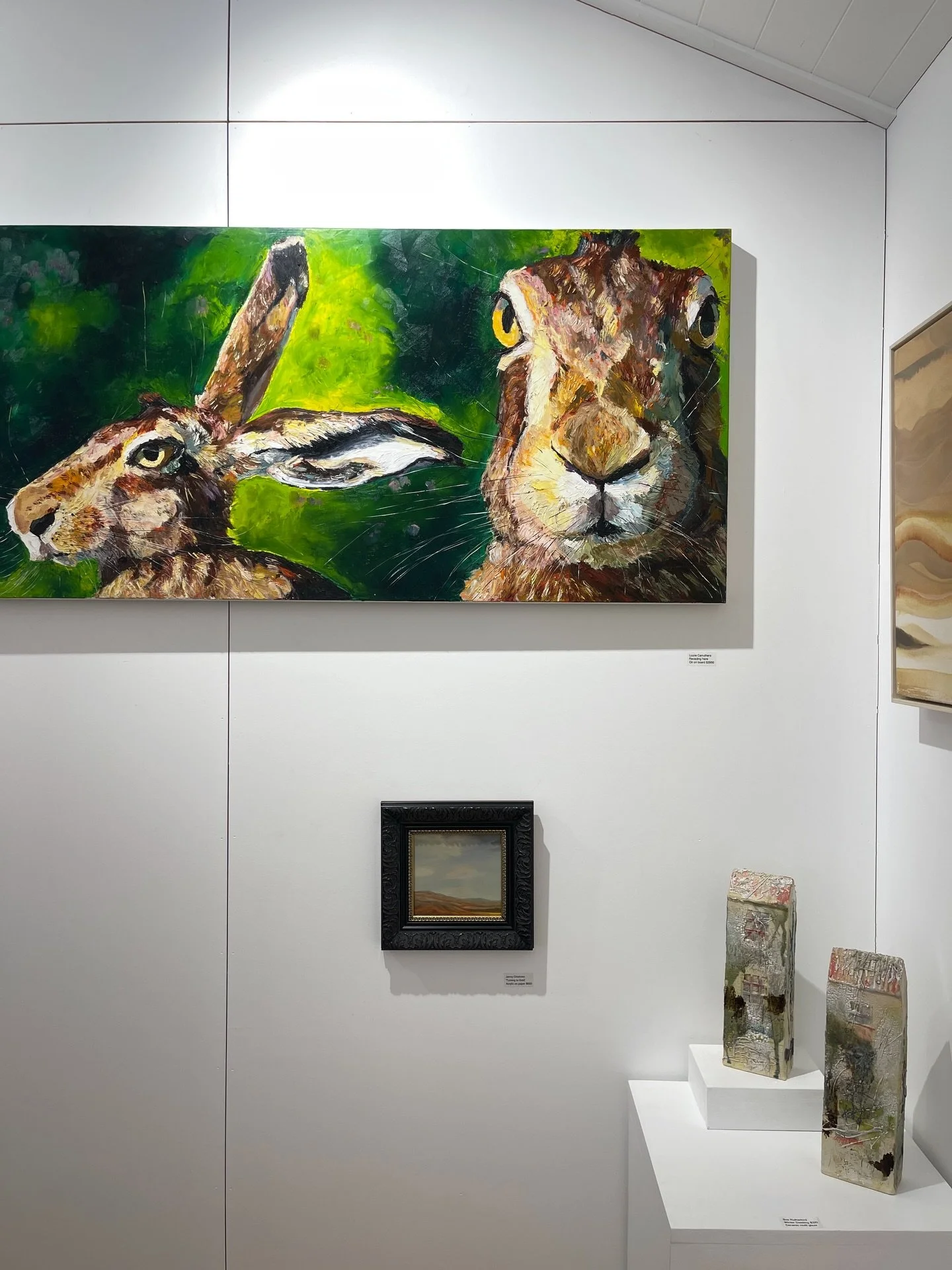 &lsquo;Receding Hare&rsquo; of course! 💚 Oil on board by @carrutherslizzie , new to the gallery walls.

#nzart #nzartgallery #nzartists